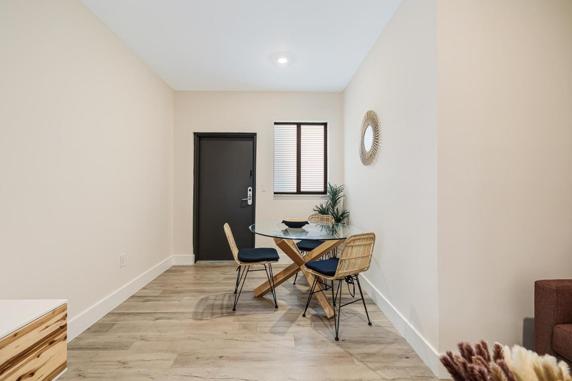 Two-Bedroom Deluxe Apartment photo 3