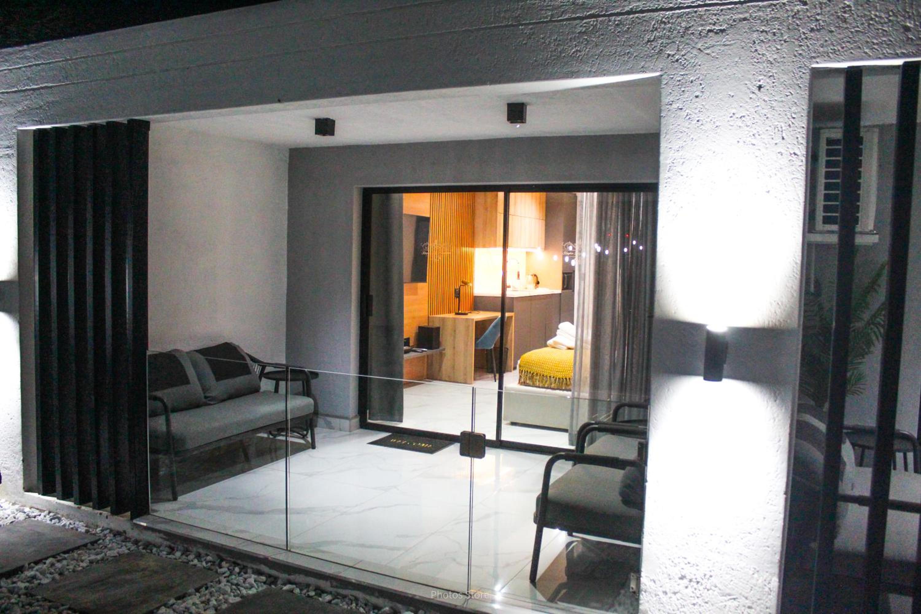 Queen Suite photo 1
