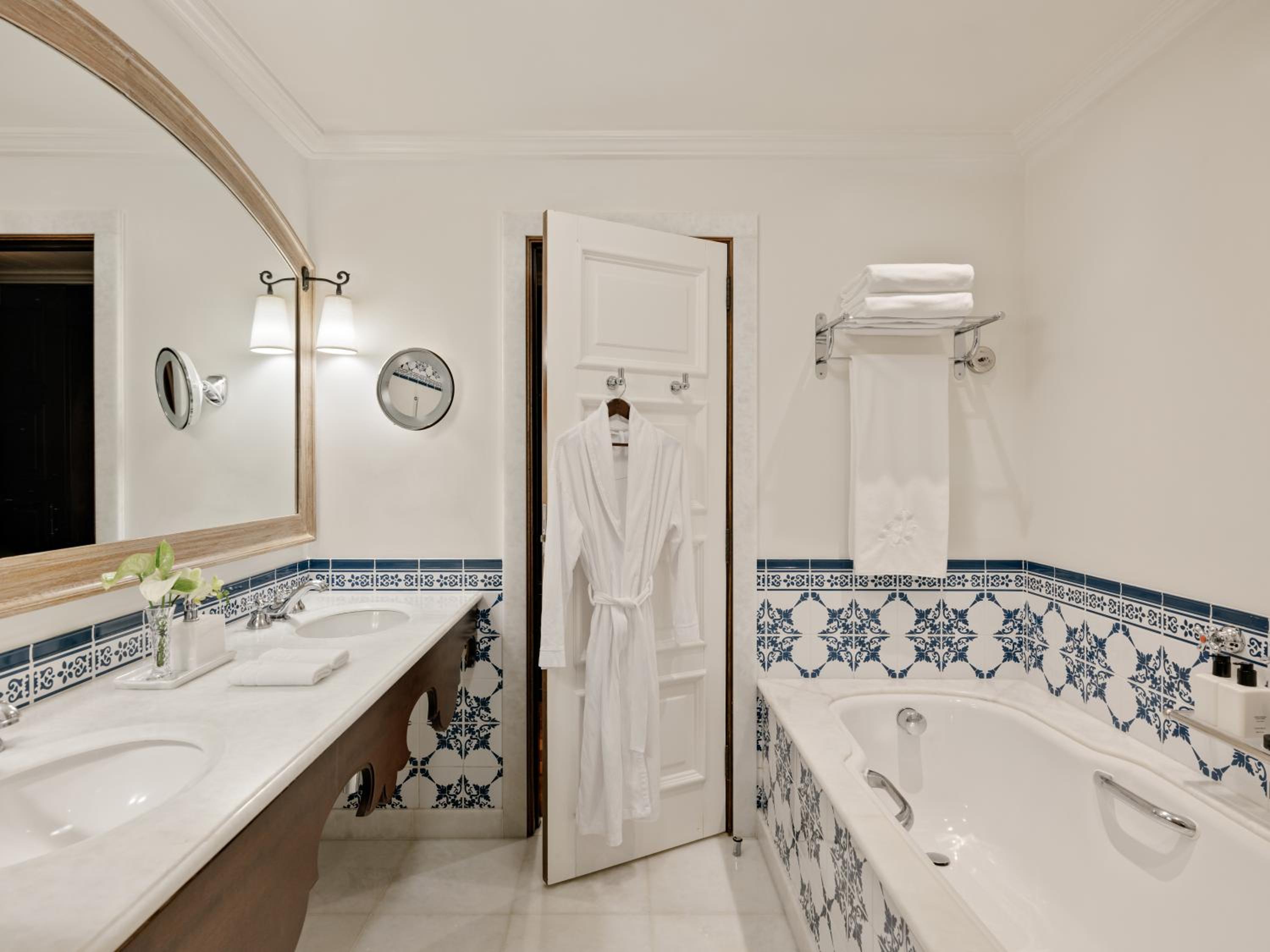 Junior Suite with Private Pool - Photo 4