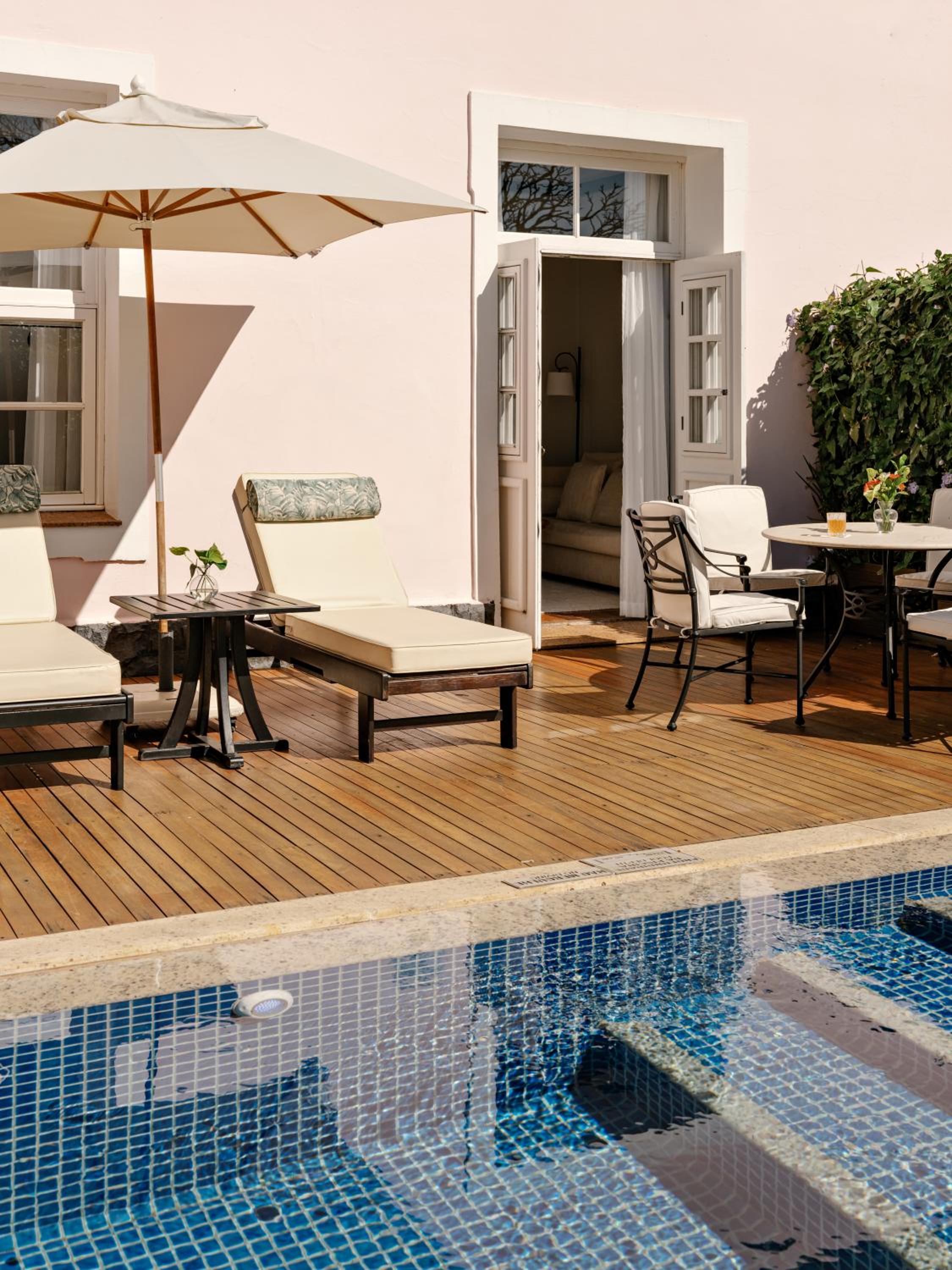 Junior Suite with Private Pool - Photo 3