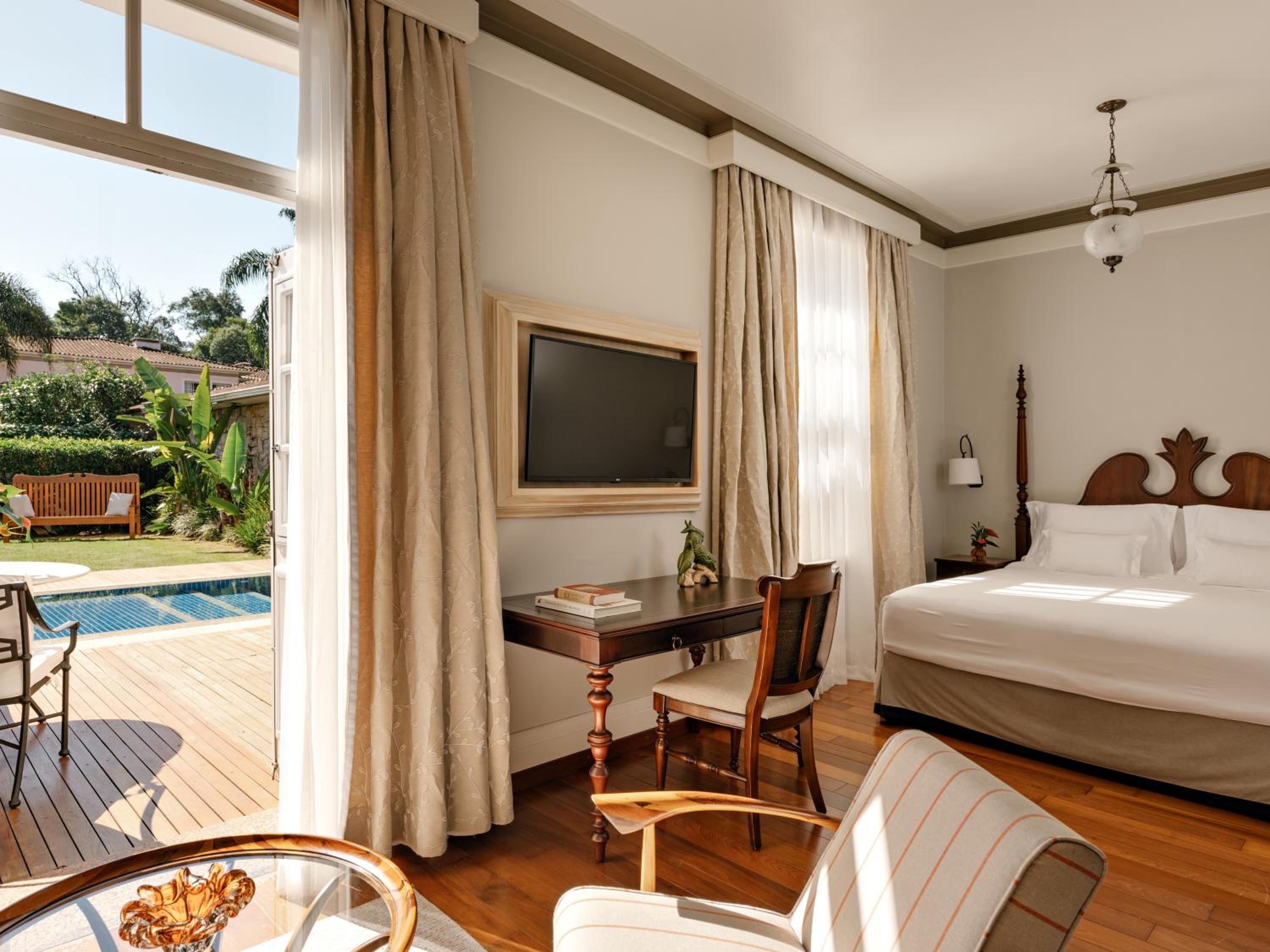 Junior Suite with Private Pool - Photo 1