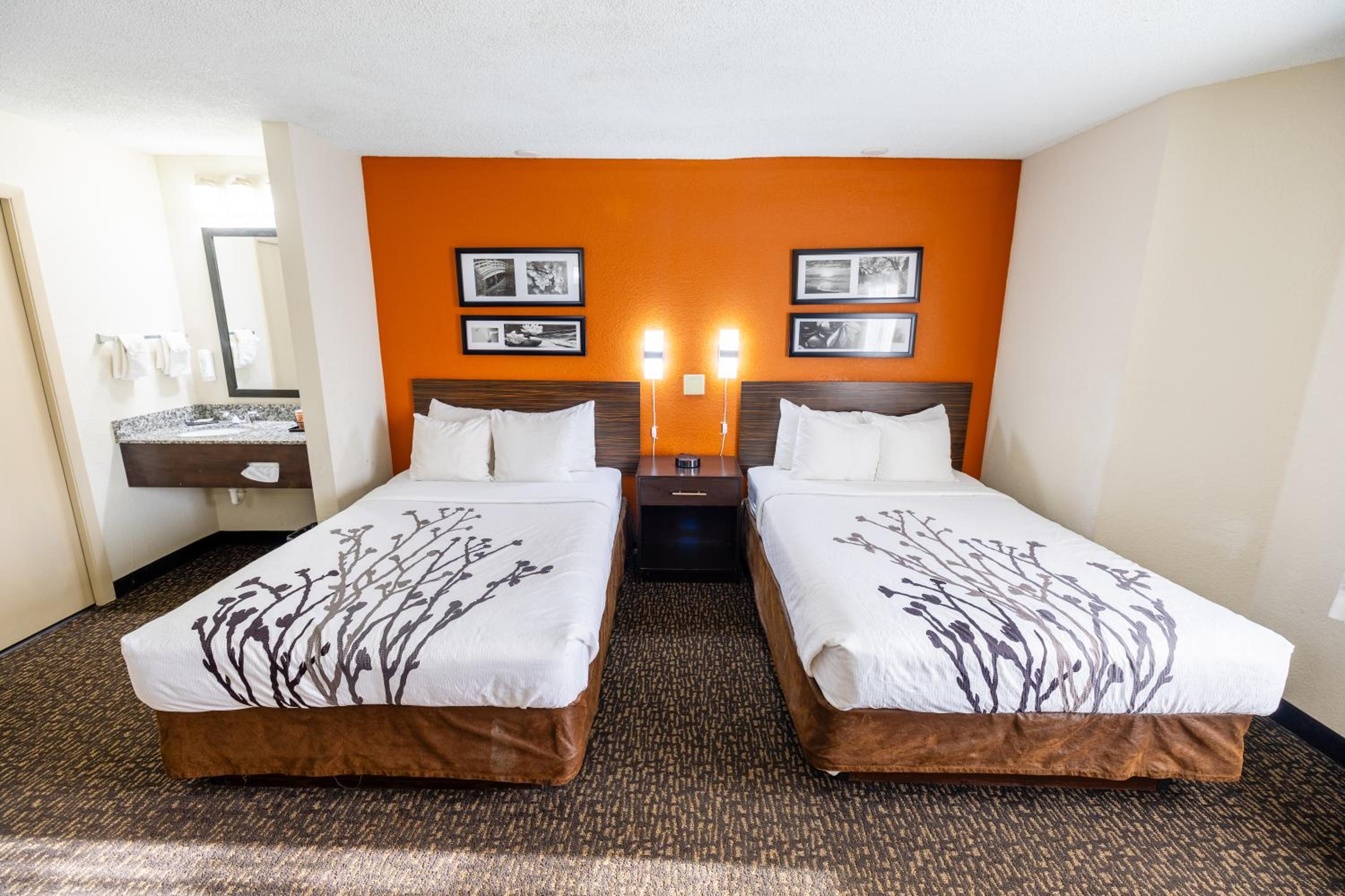 Double Room - Non-Smoking  - Photo 11