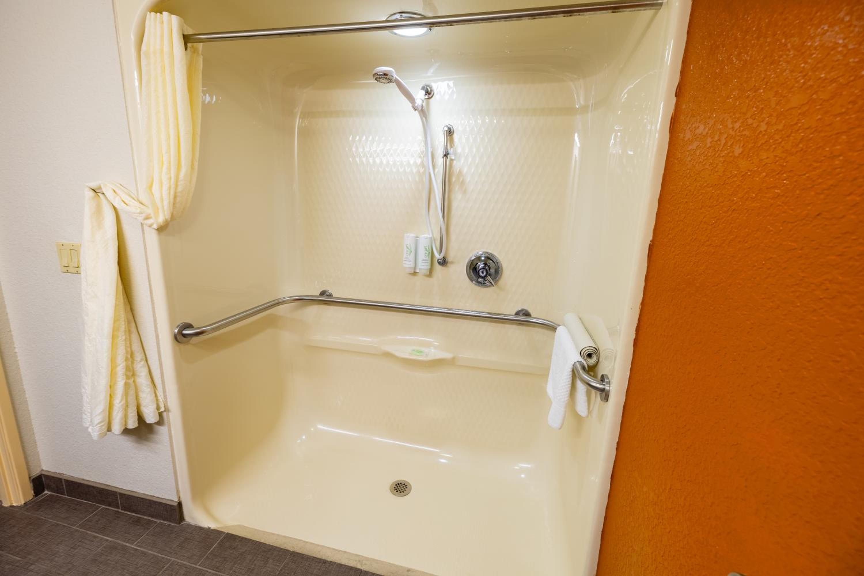 Queen Room - Disability Access/Non-Smoking - Photo 2