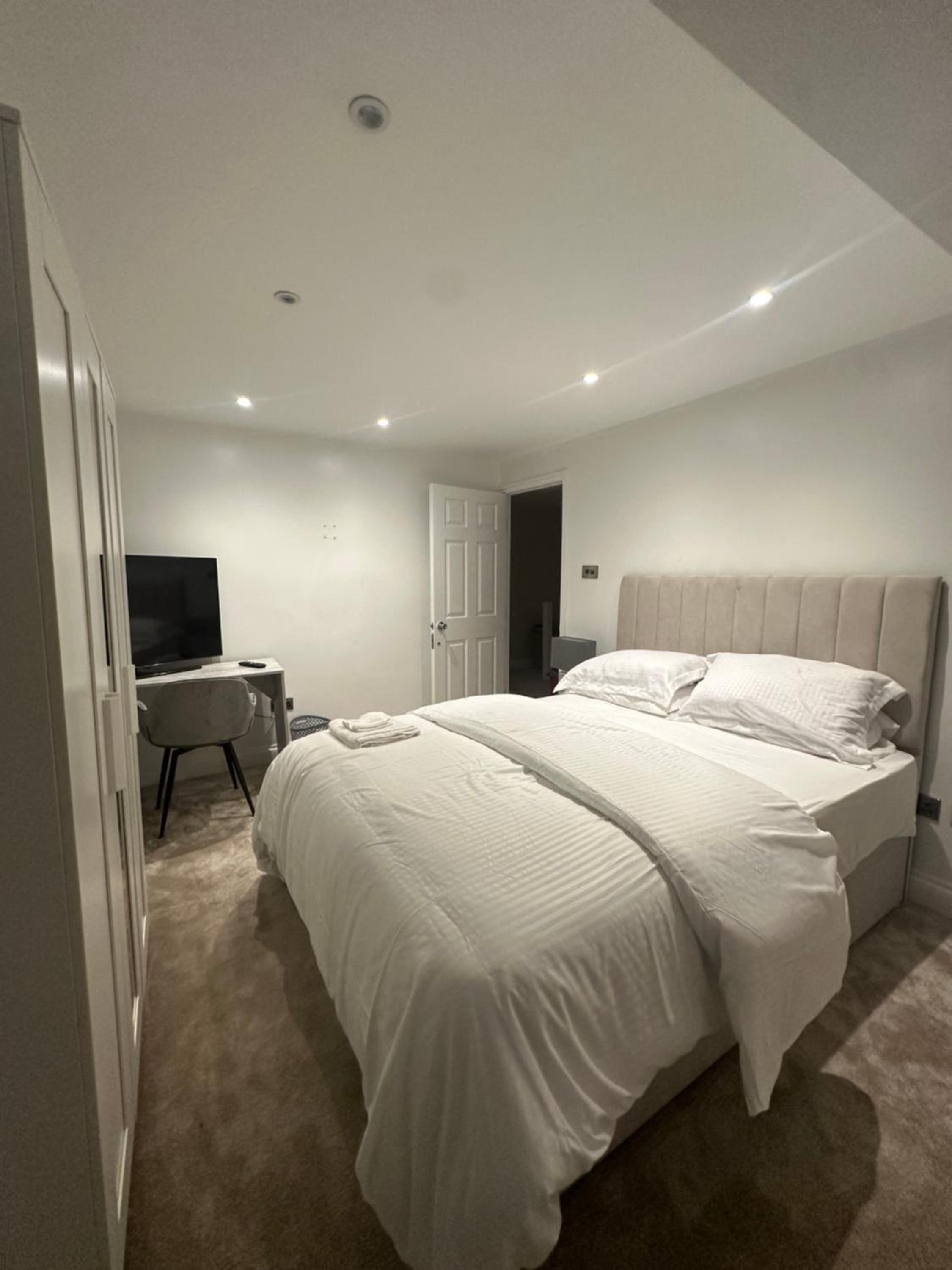 Deluxe Double Room (2 Adults + 1 Child) photo 3