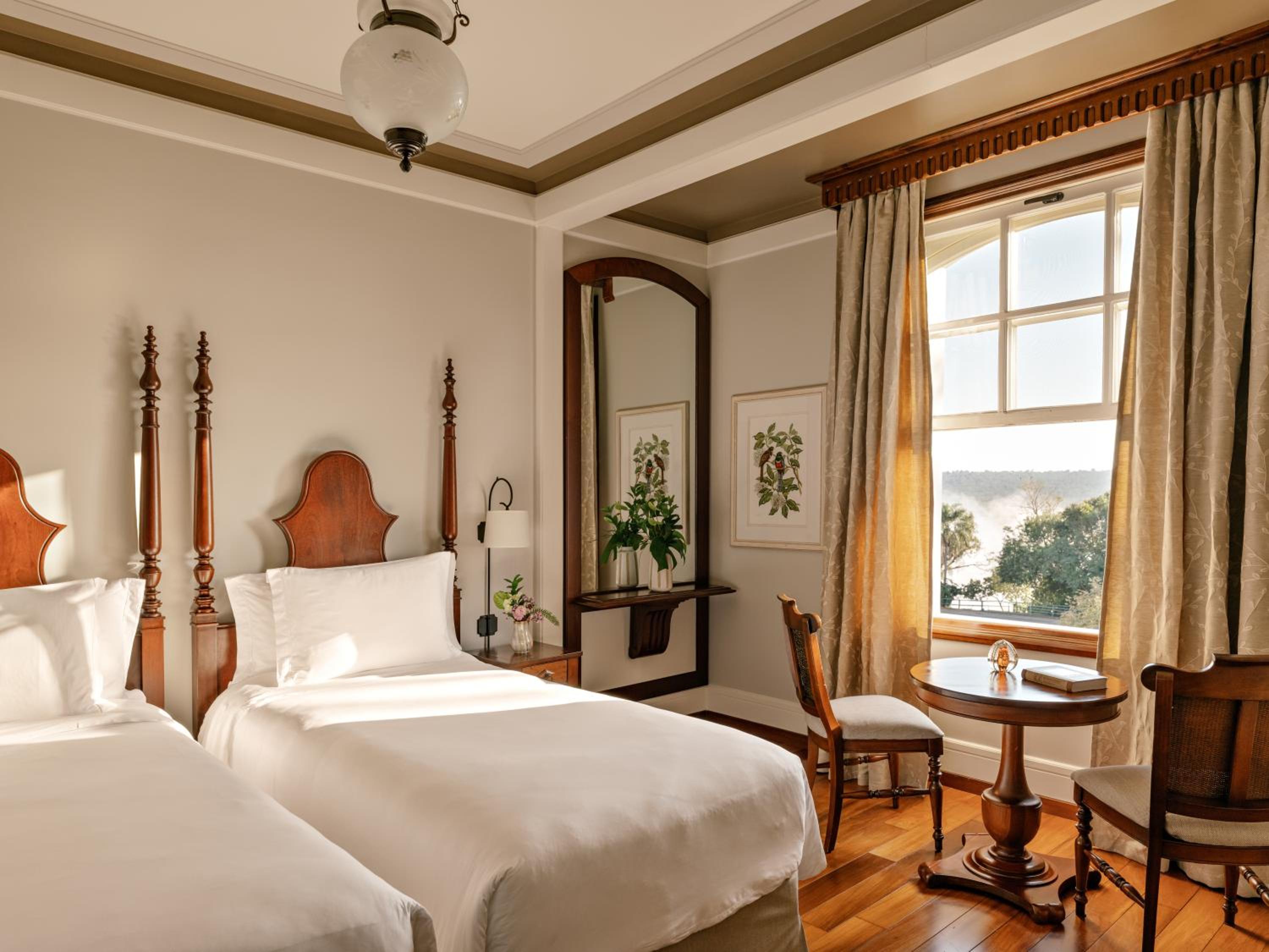 Deluxe Room with View of the Falls Twin Bed - Photo 1