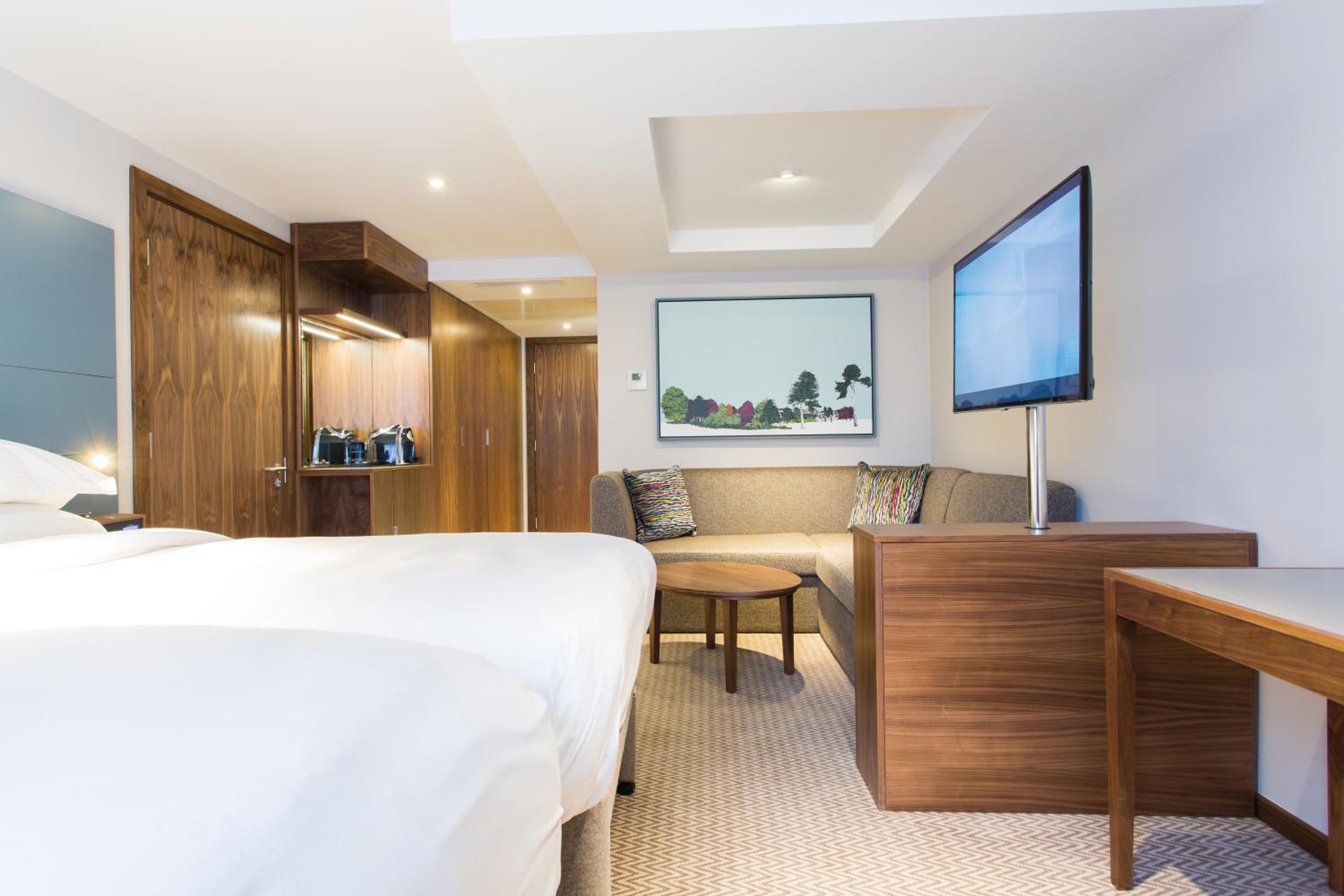 Signature Twin Room - Photo 1