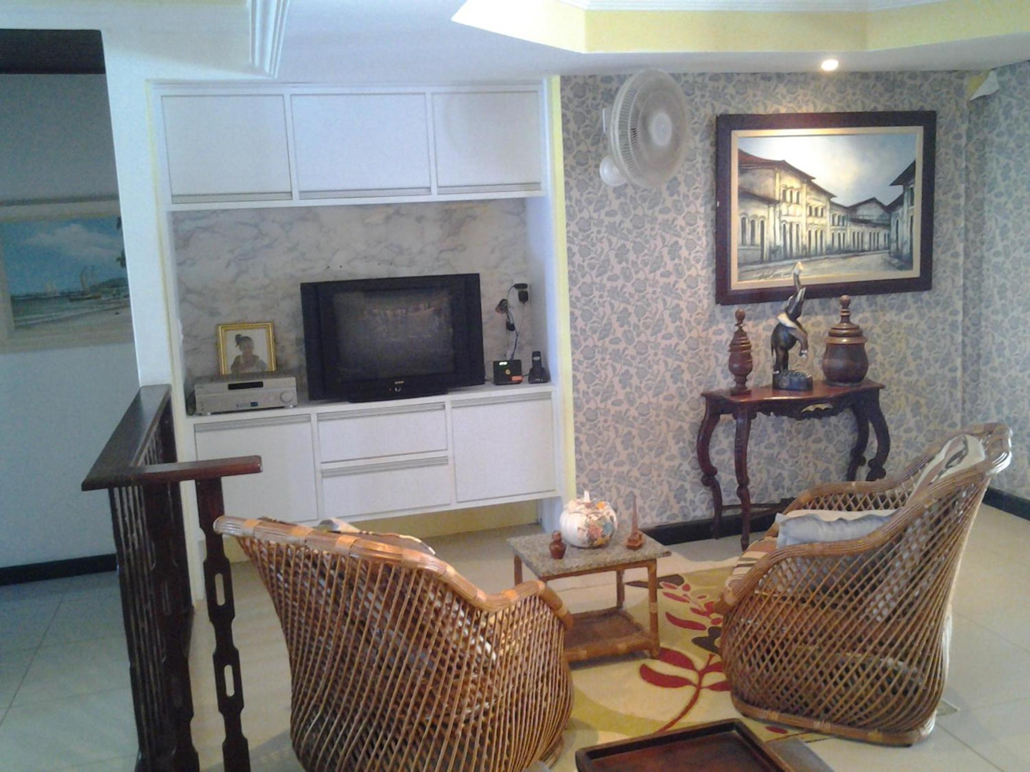 Six-Bedroom House photo 1
