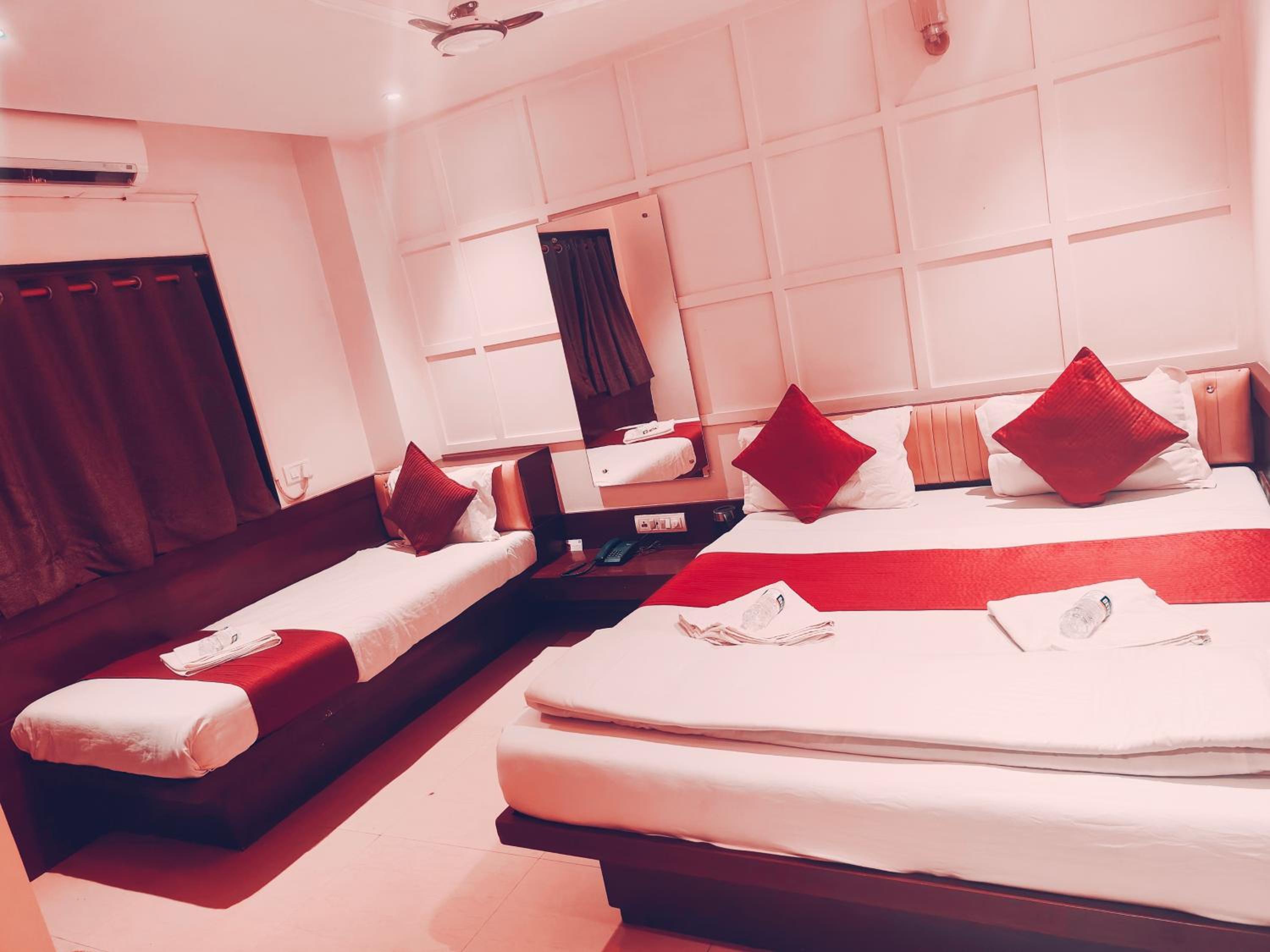 Deluxe Triple Bed A/C Room photo 1