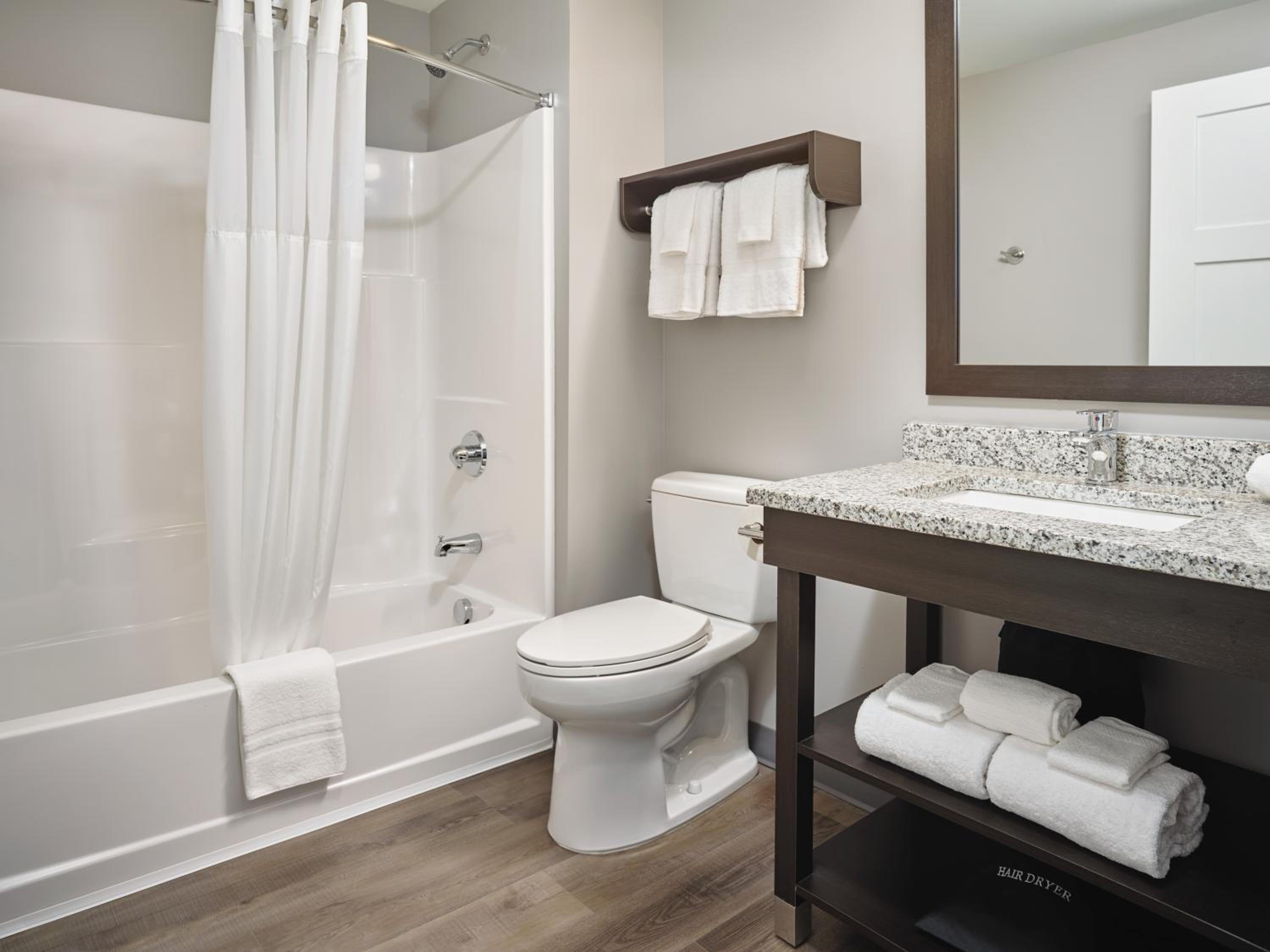 Queen Suite - Photo 12