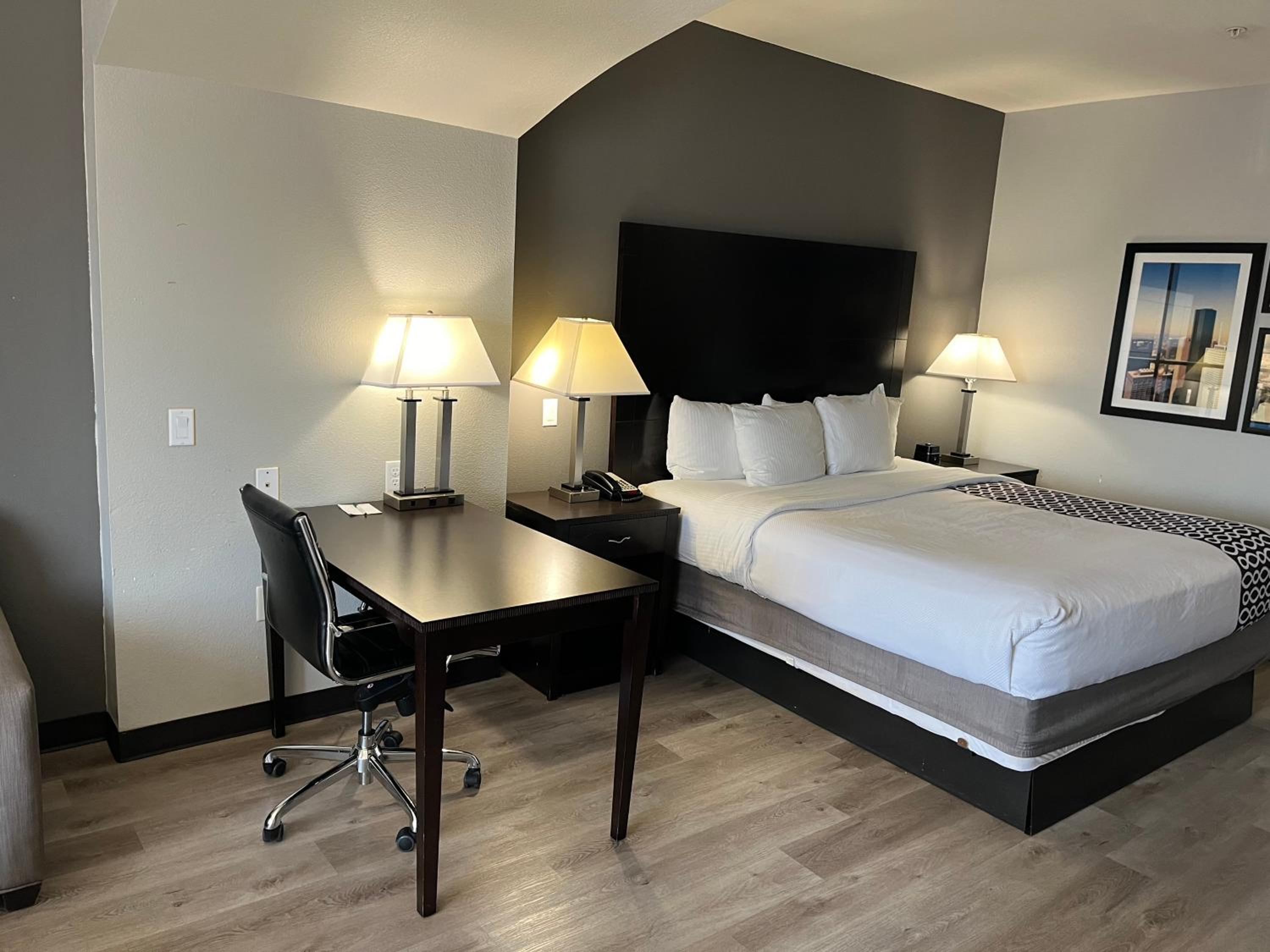 King Room with Sofa Bed - Photo 1