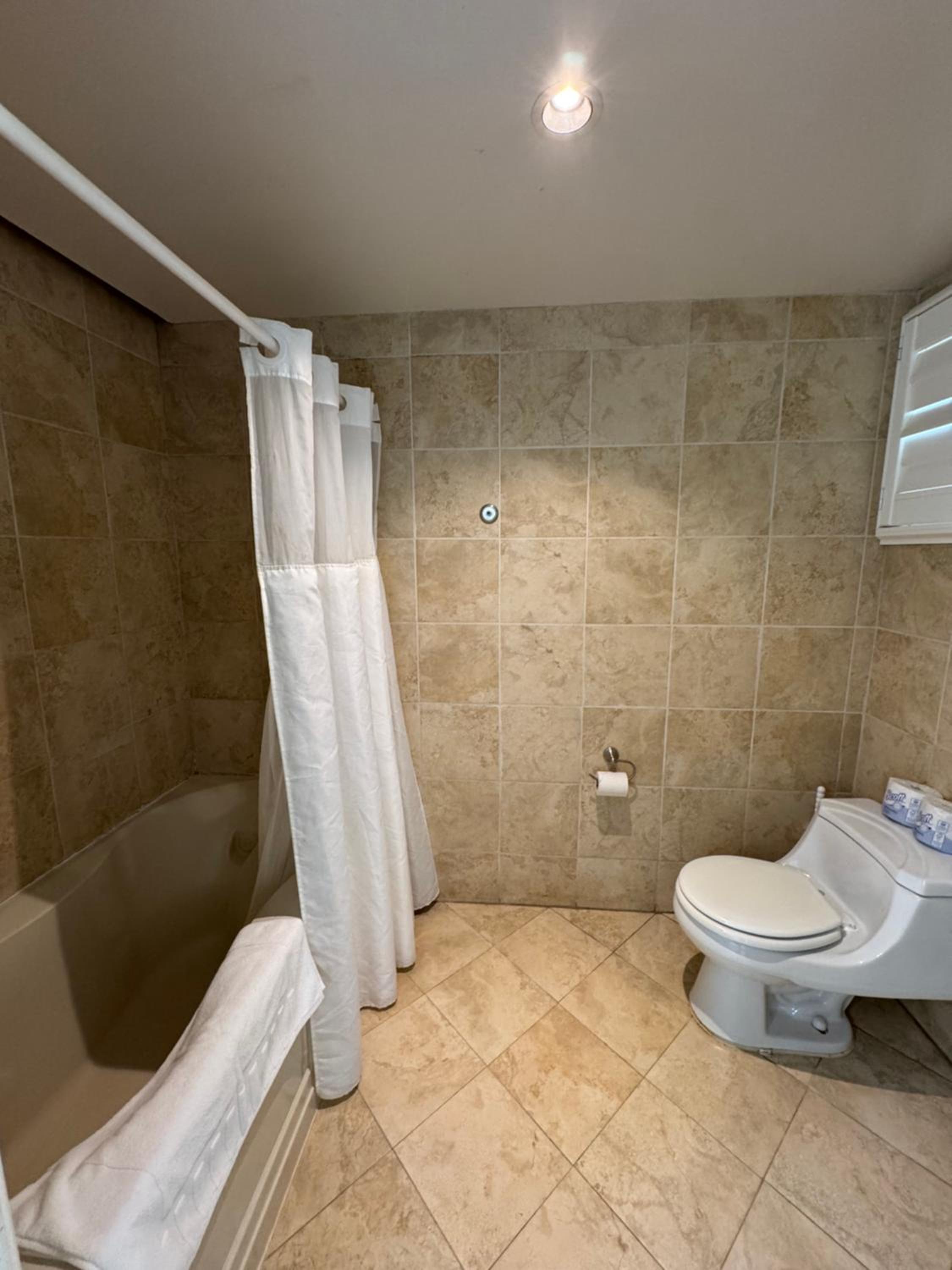 Queen Room with Two Queen Beds - Ocean Front - Photo 27