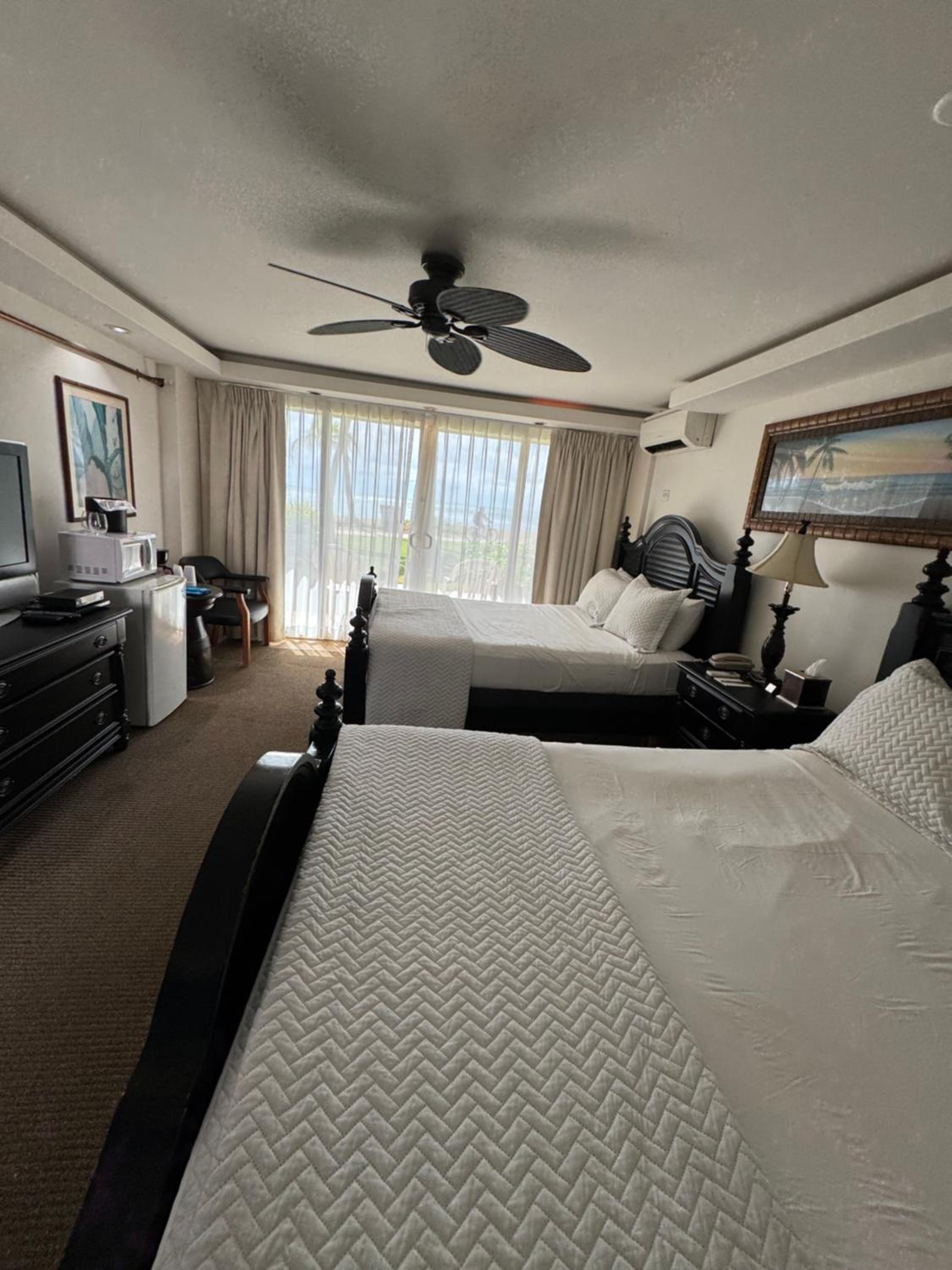 Queen Room with Two Queen Beds - Ocean Front - Photo 25