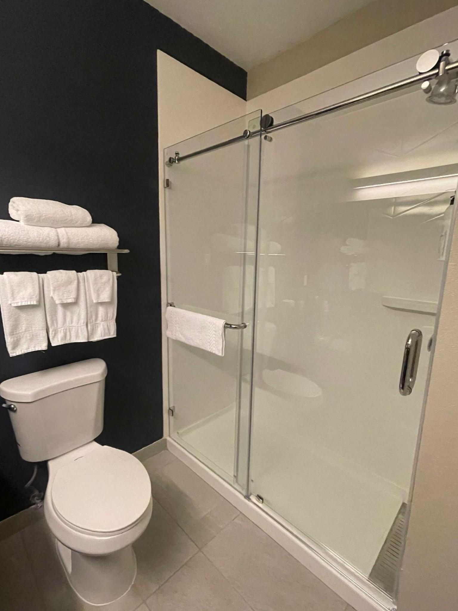 King Room - Hearing Accessible - Photo 5