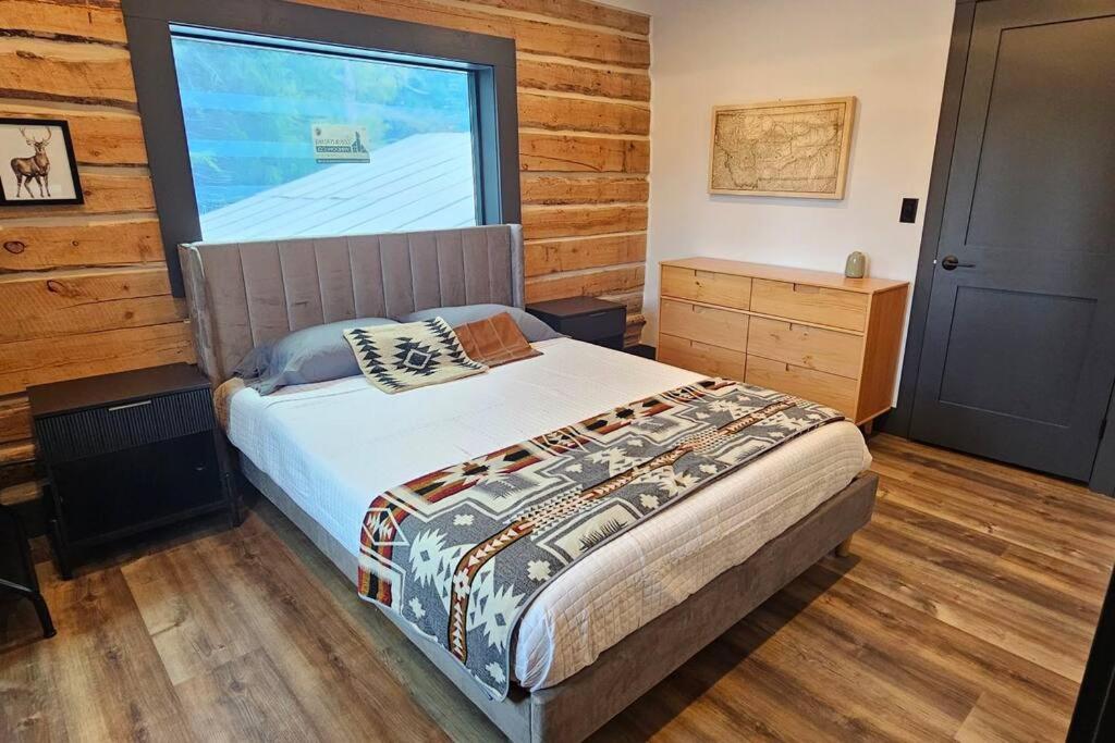 Three-Bedroom House photo 1