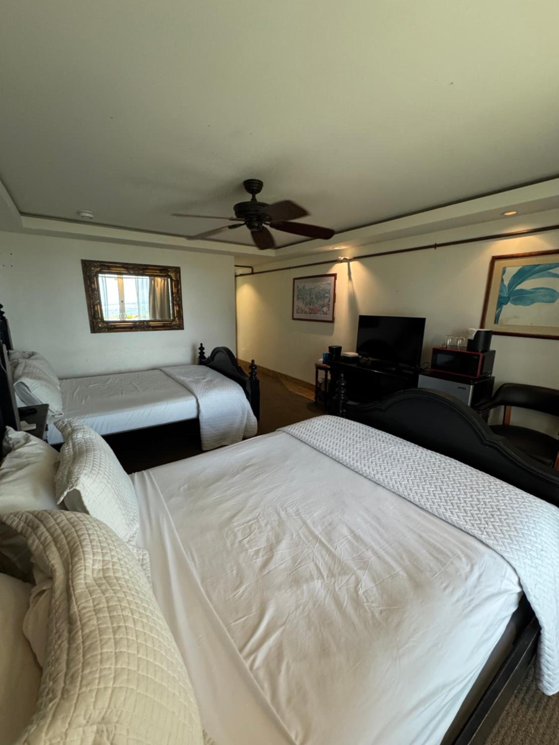 Queen Room with Two Queen Beds - Ocean Front - Photo 32