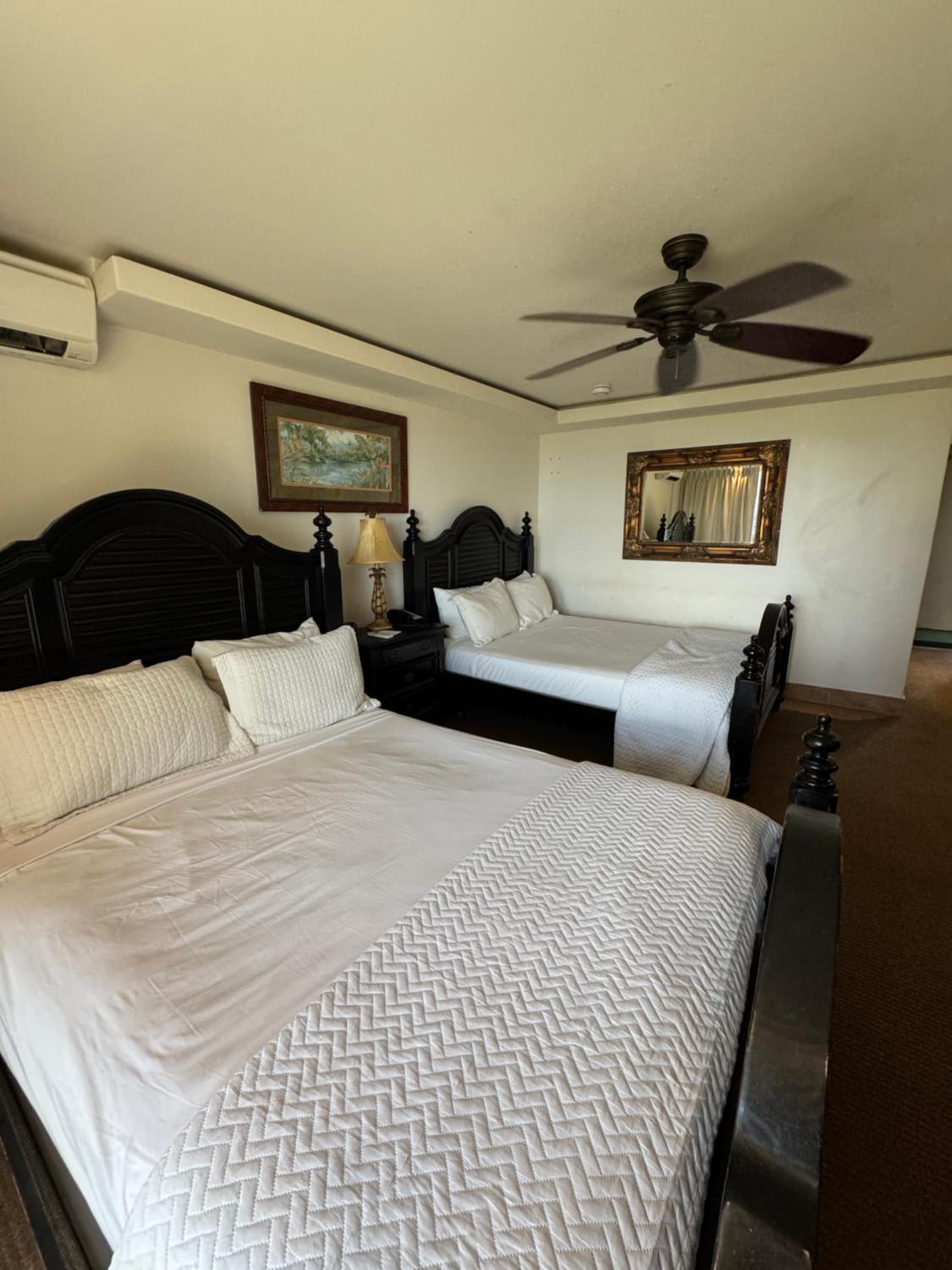 Queen Room with Two Queen Beds - Ocean Front - Photo 7