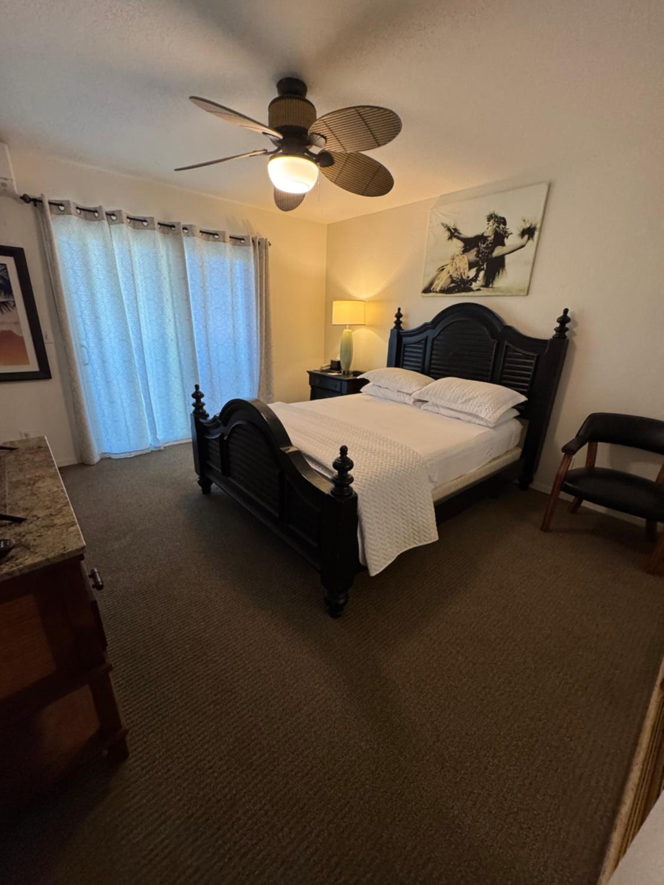Economy Queen Room with City View - Photo 3