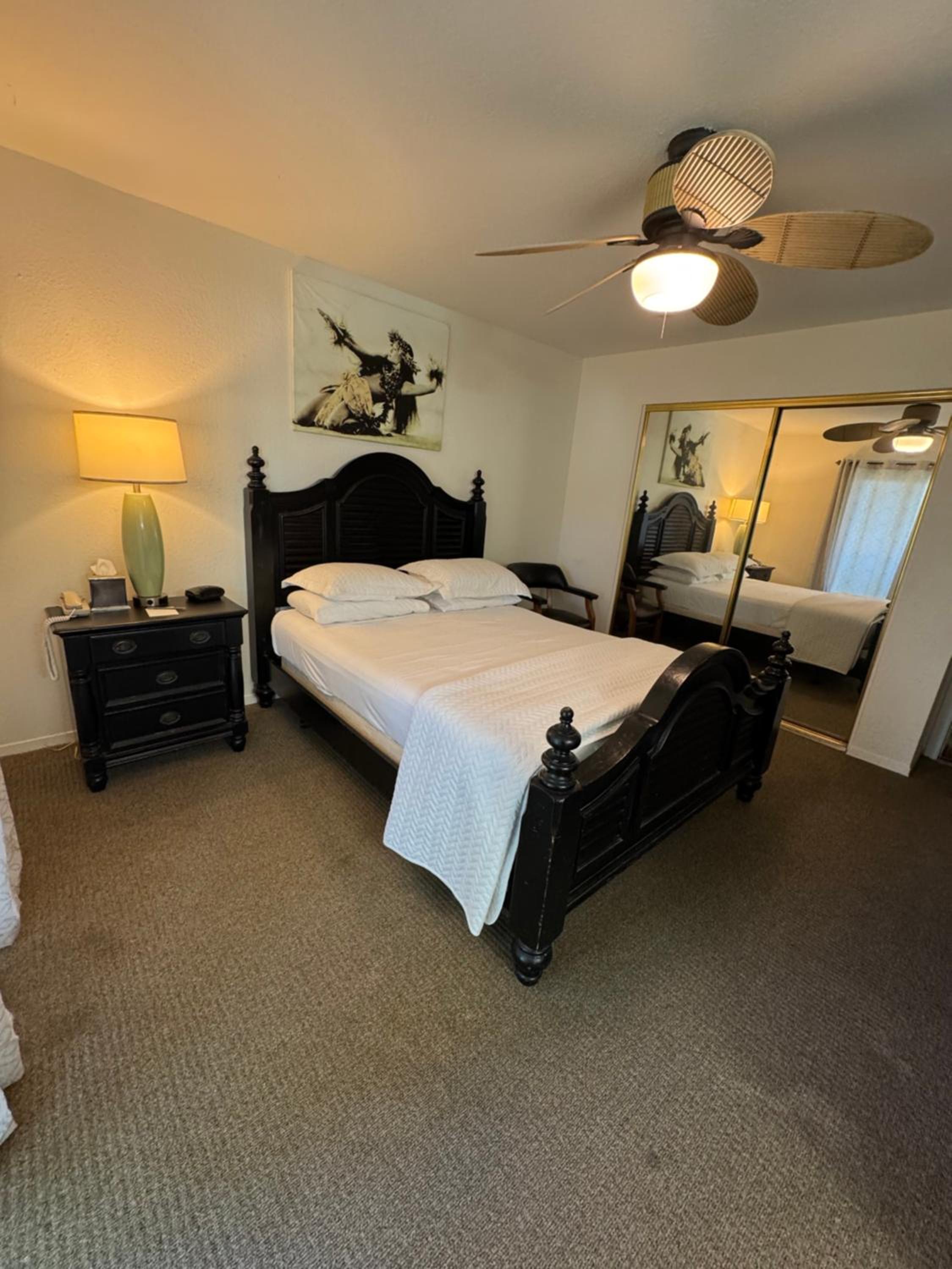 Economy Queen Room with City View - Photo 6