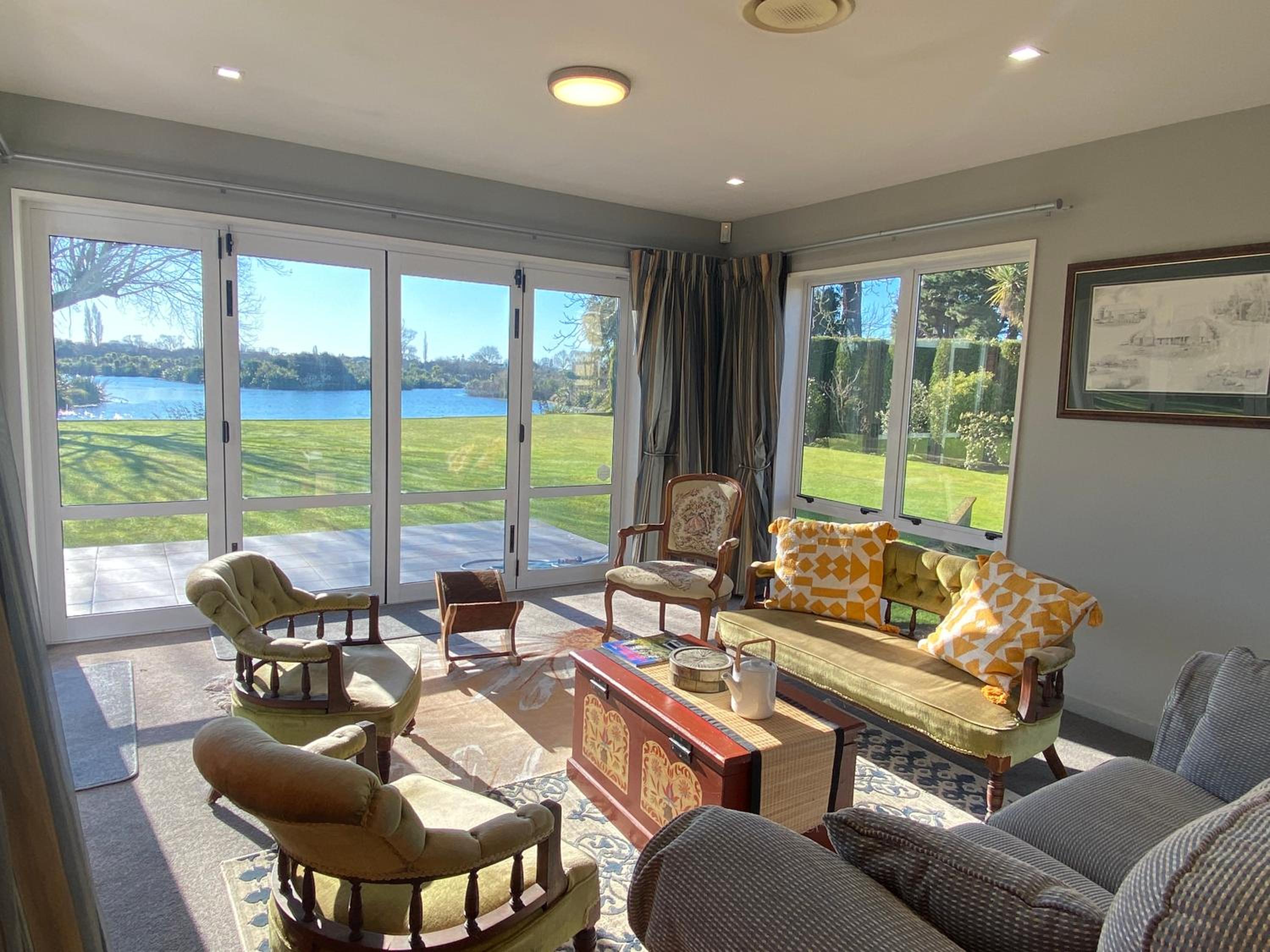 Apartment with Lake View - Photo 31