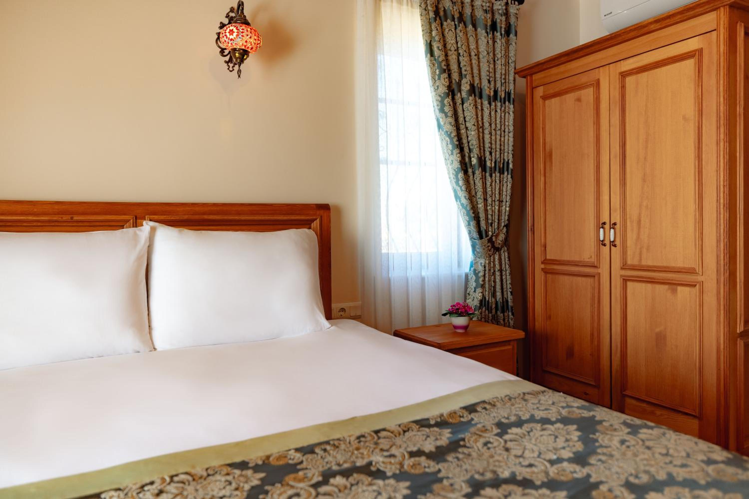 Standard Double Room - Photo 23
