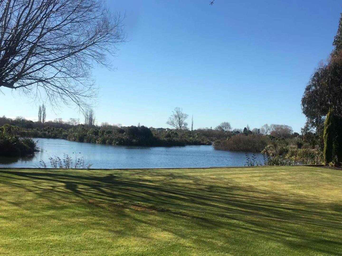 Apartment with Lake View - Photo 8