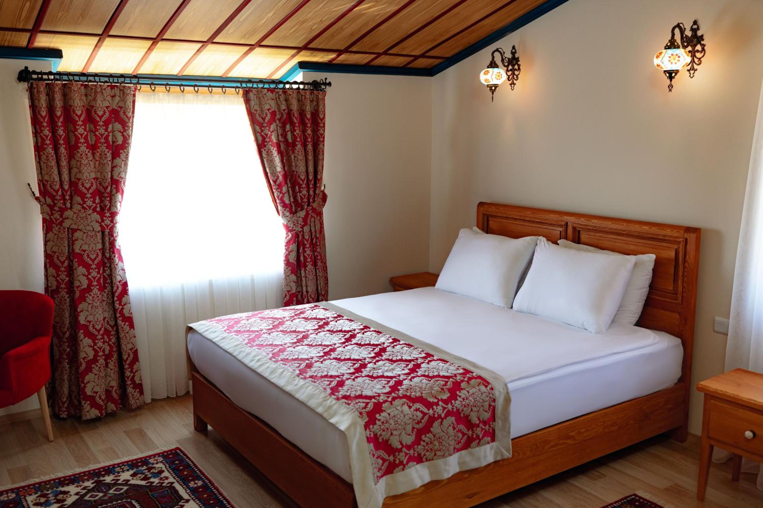 Standard Double Room - Photo 16