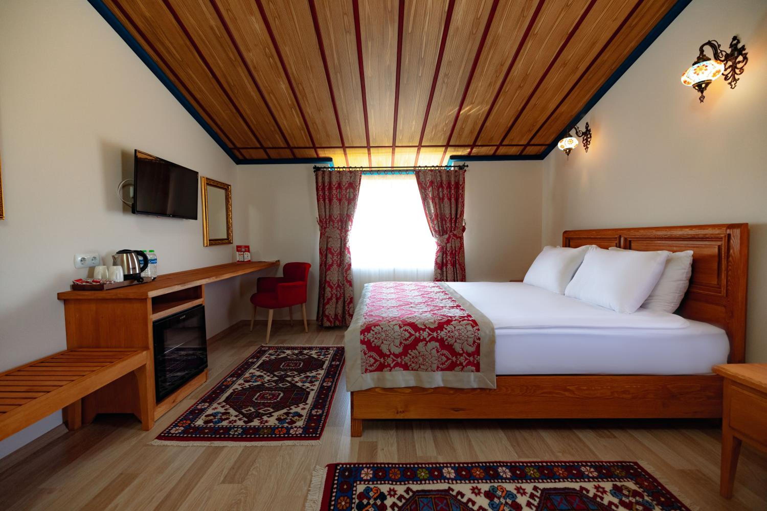 Standard Double Room - Photo 17