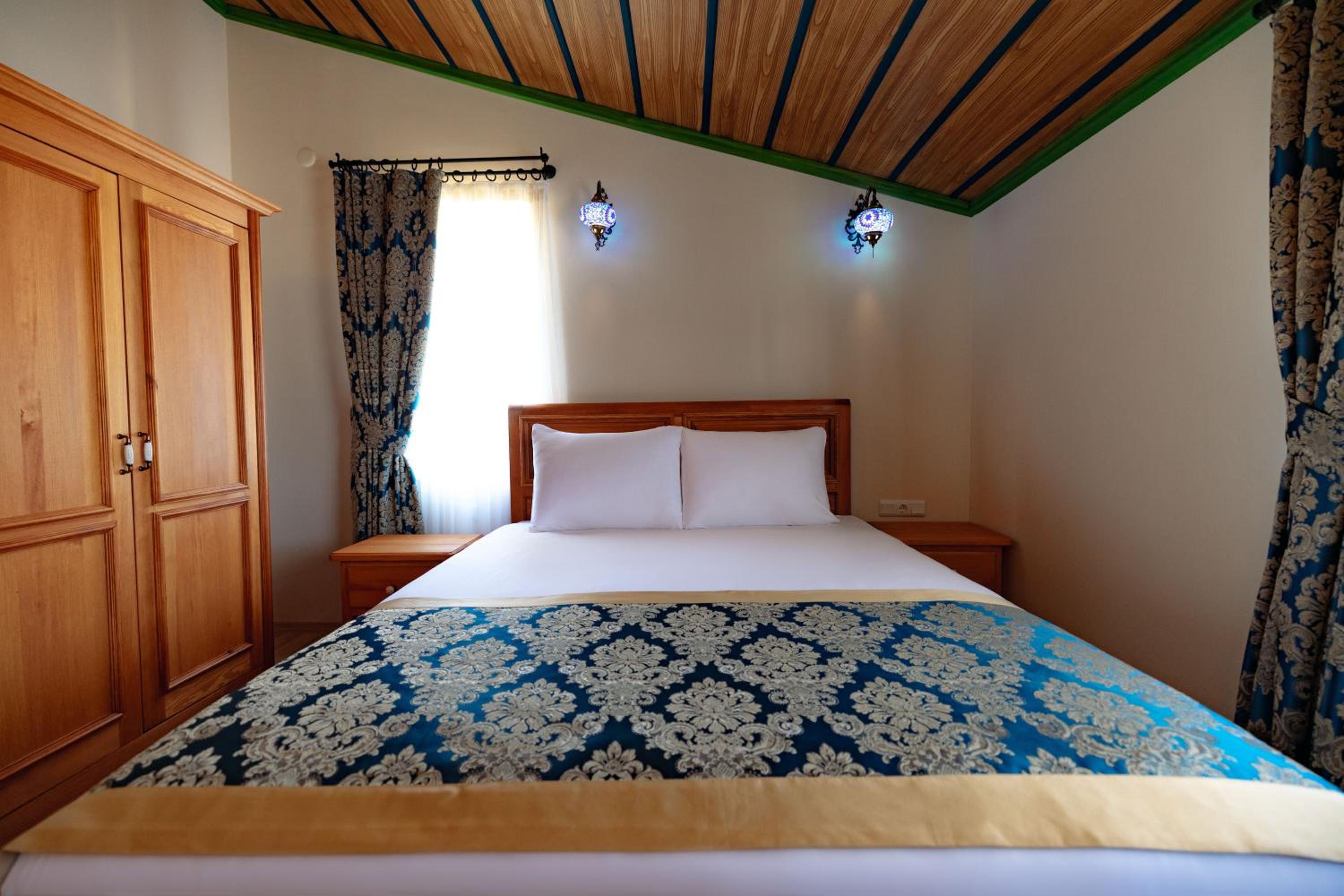 Standard Double Room - Photo 13
