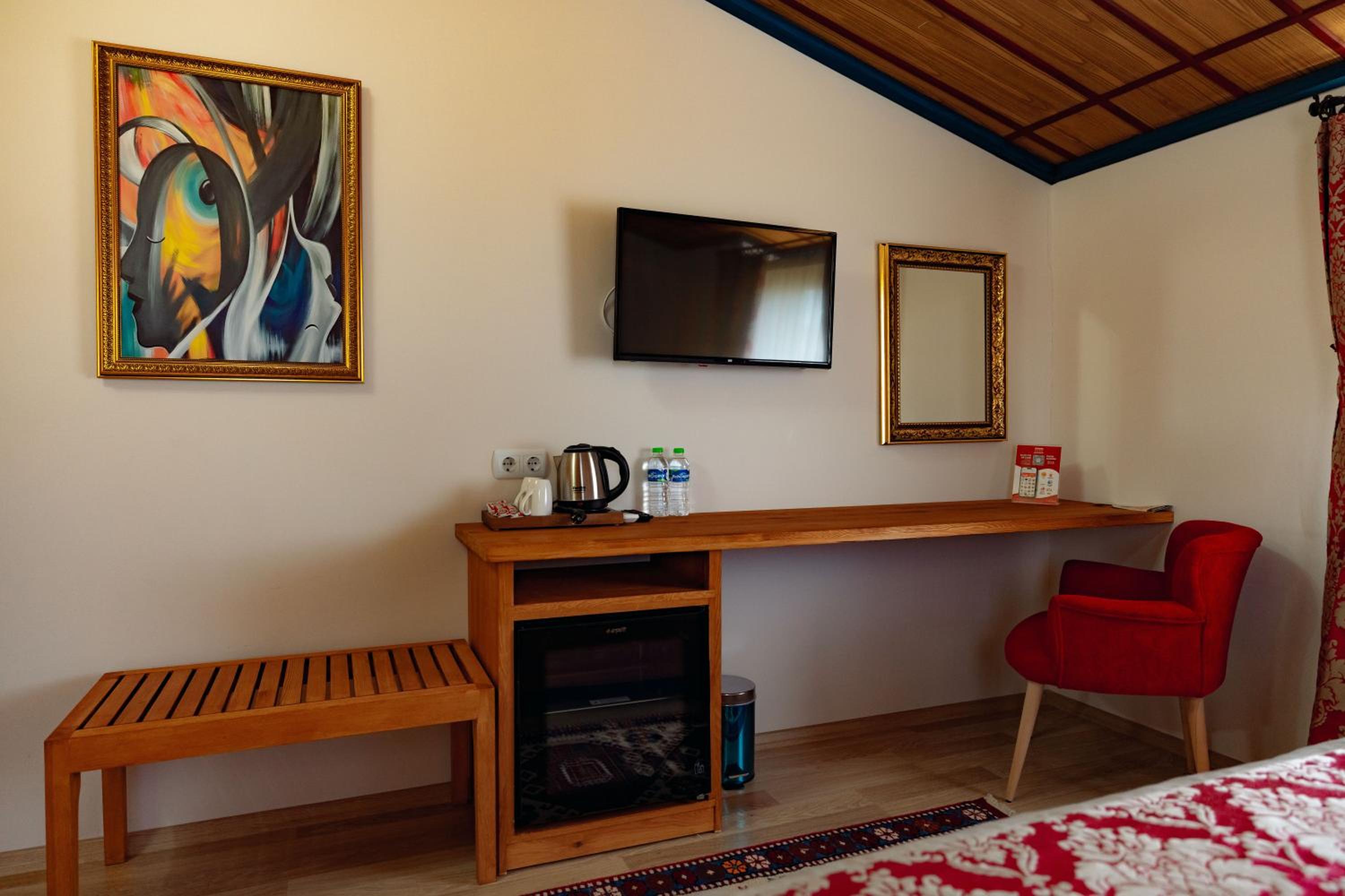 Standard Double Room - Photo 9