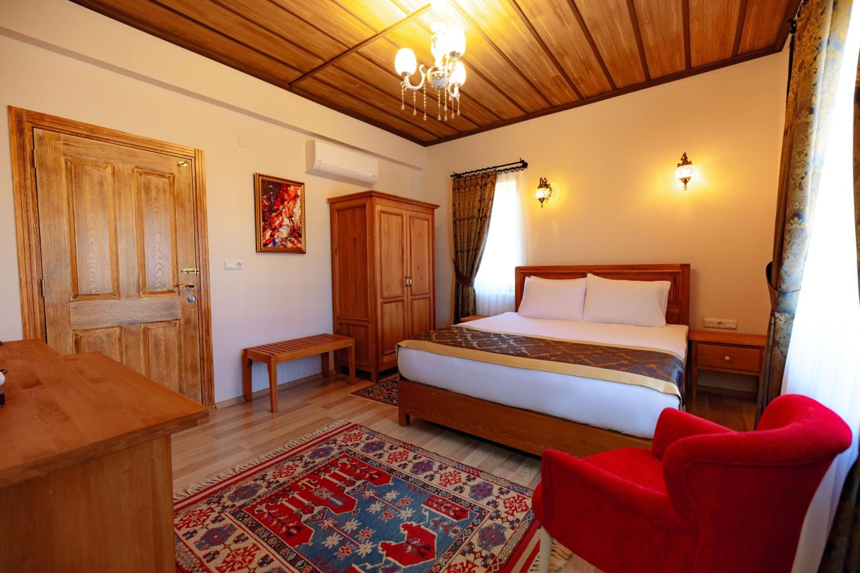Standard Double Room - Photo 10