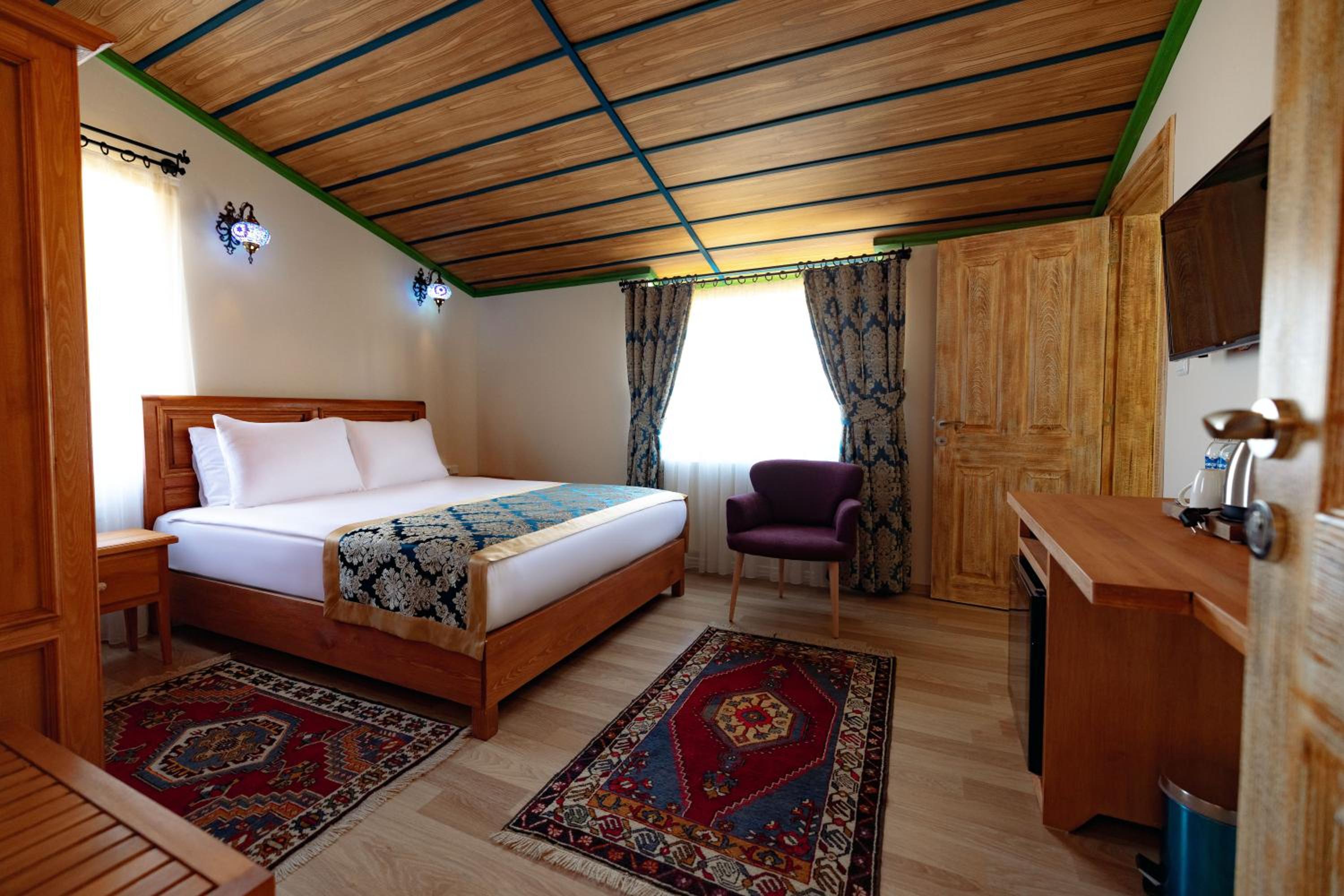Standard Double Room - Photo 3