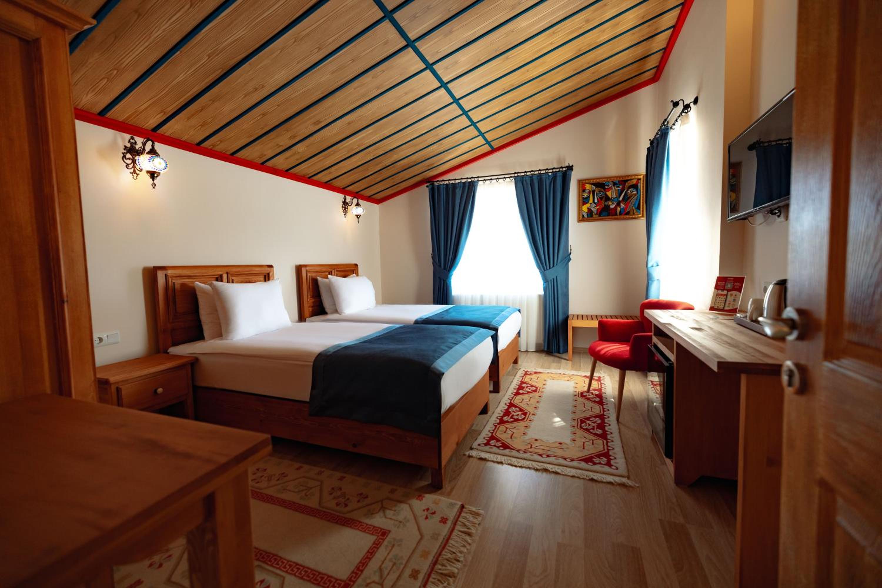 Deluxe Room - Photo 1
