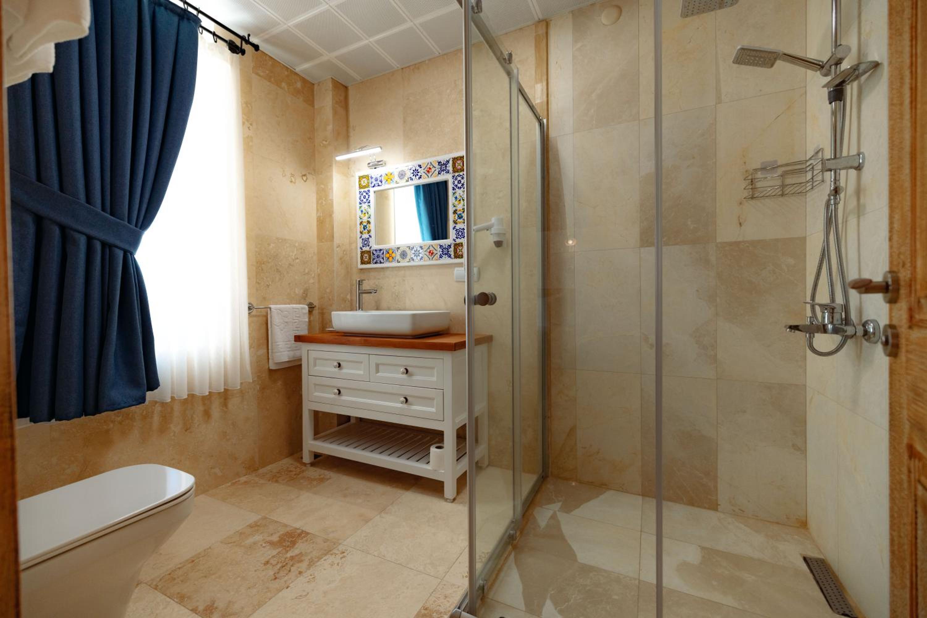 Deluxe Room - Photo 2