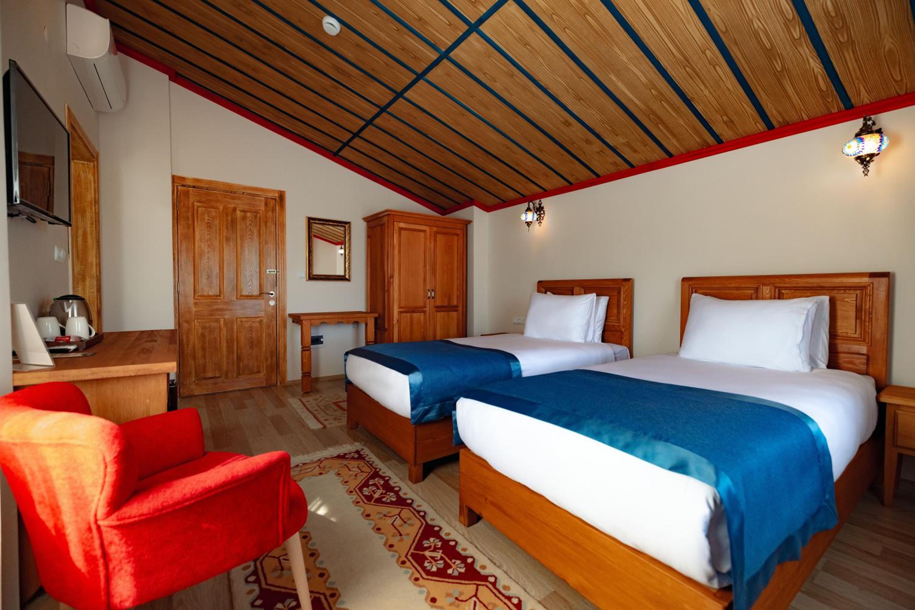 Deluxe Room - Photo 3