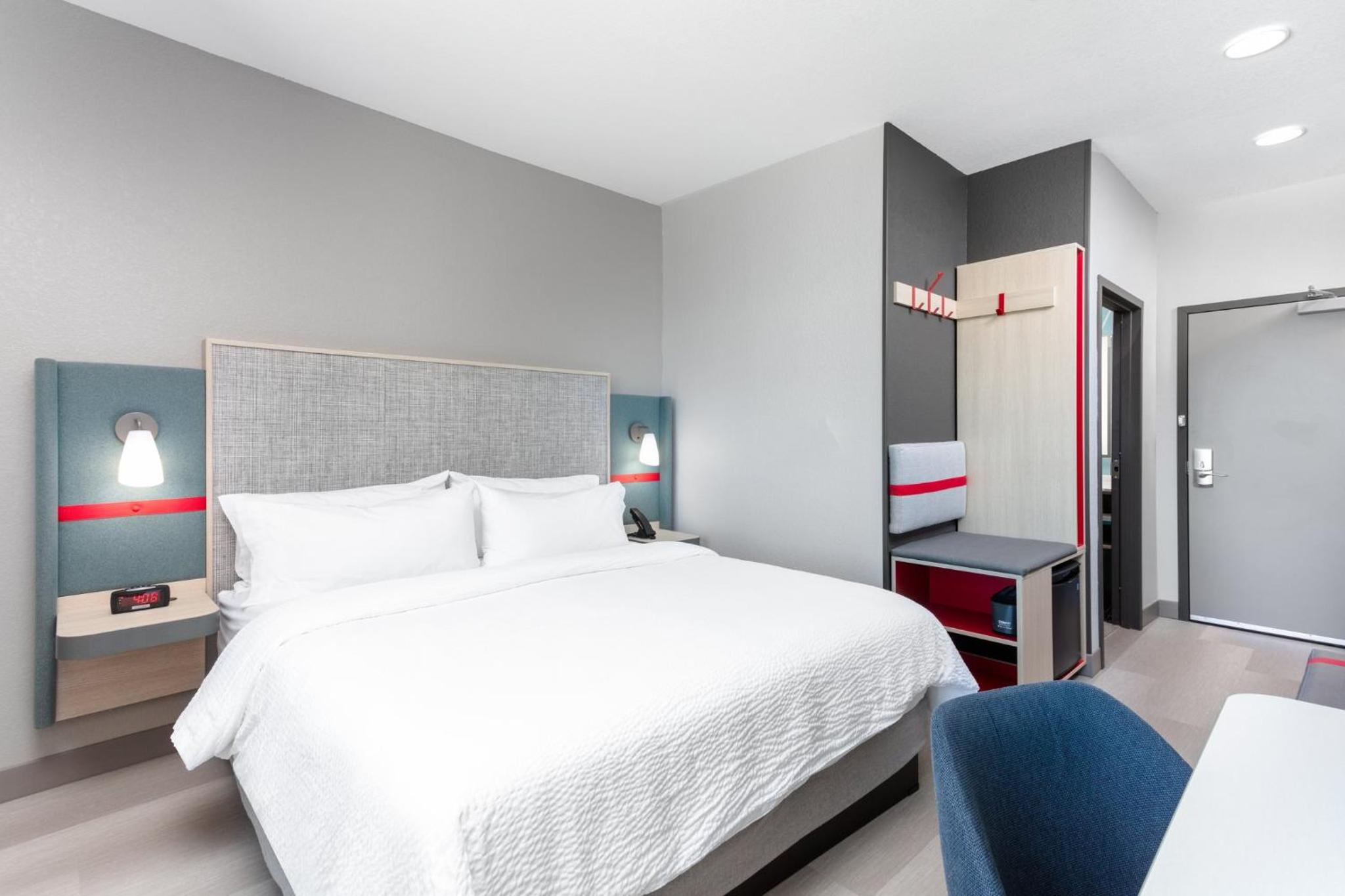 Standard King Room - Photo 5
