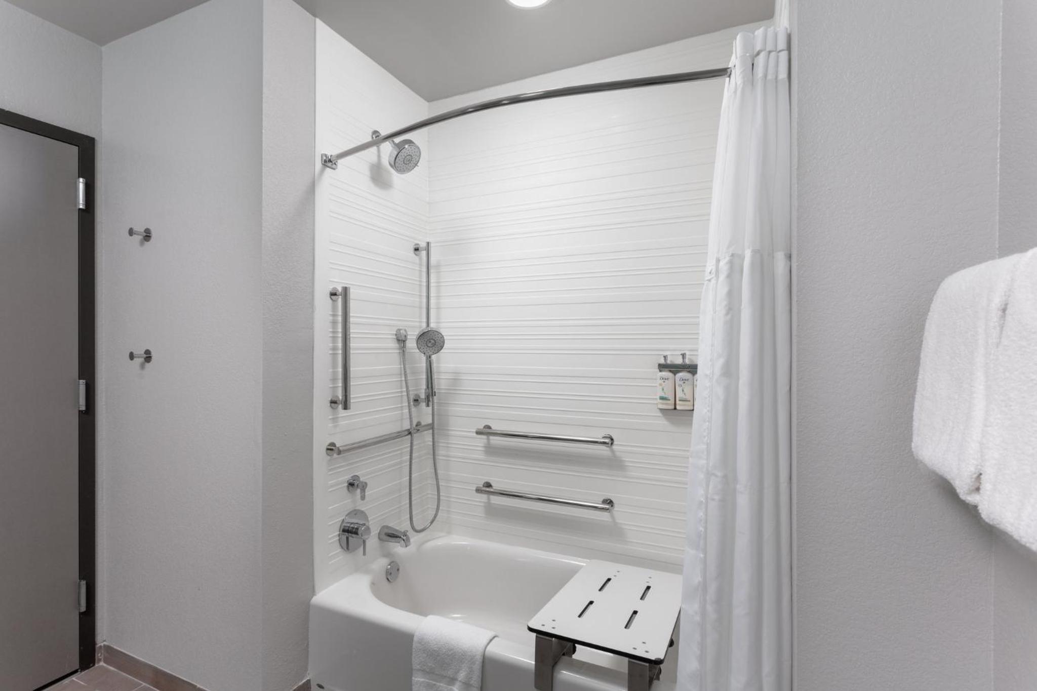 Queen Room with Two Queen Beds - Hearing Accessible/Non-Smoking - Photo 5