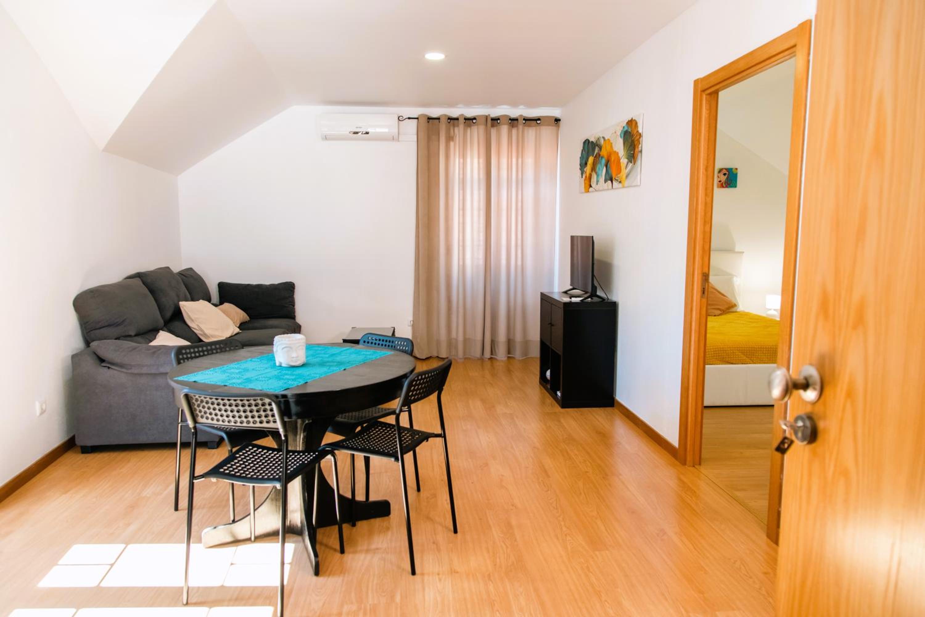 Apartment with Terrace - Photo 9