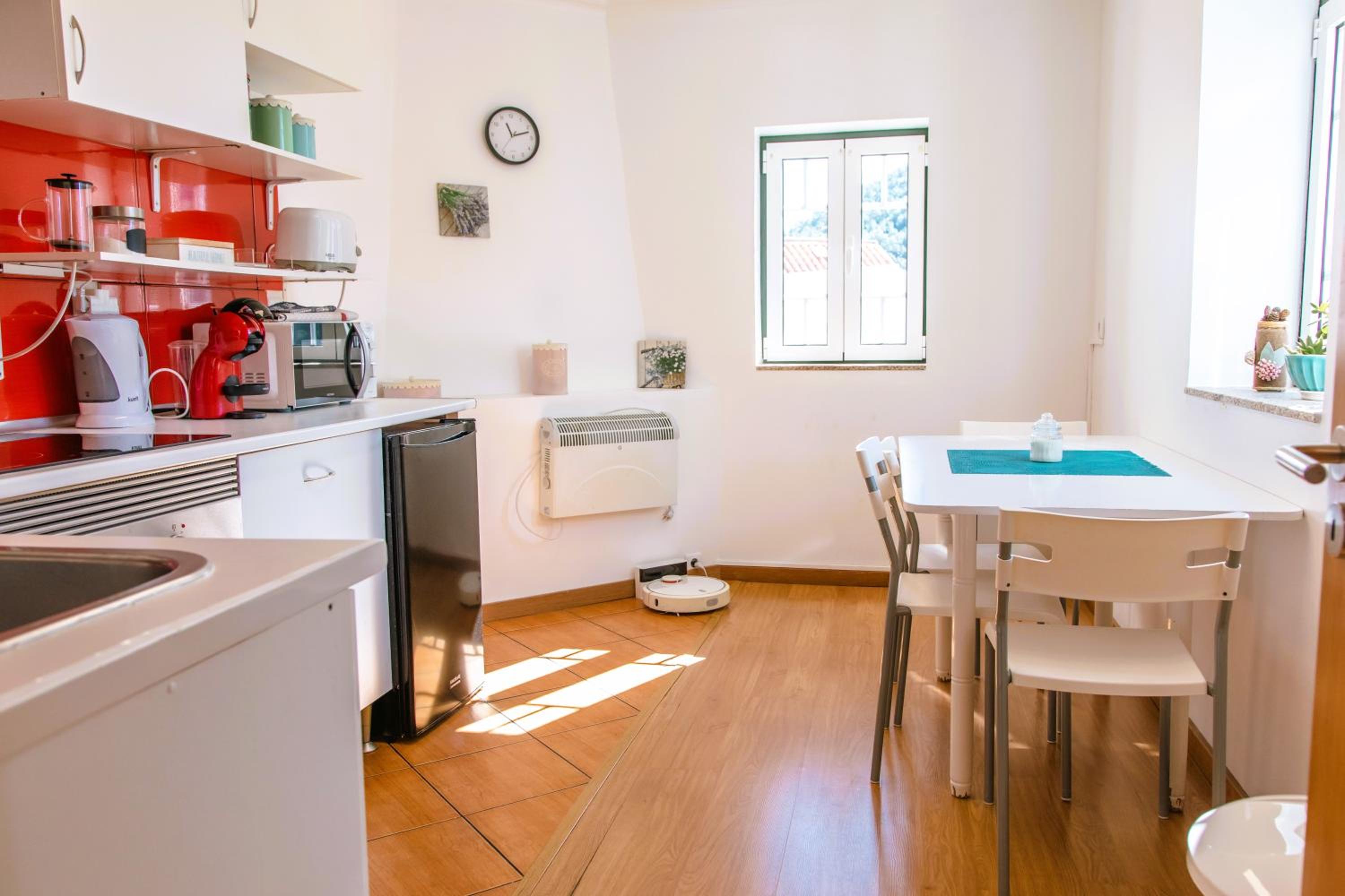 Apartment with Mountain View - Photo 14