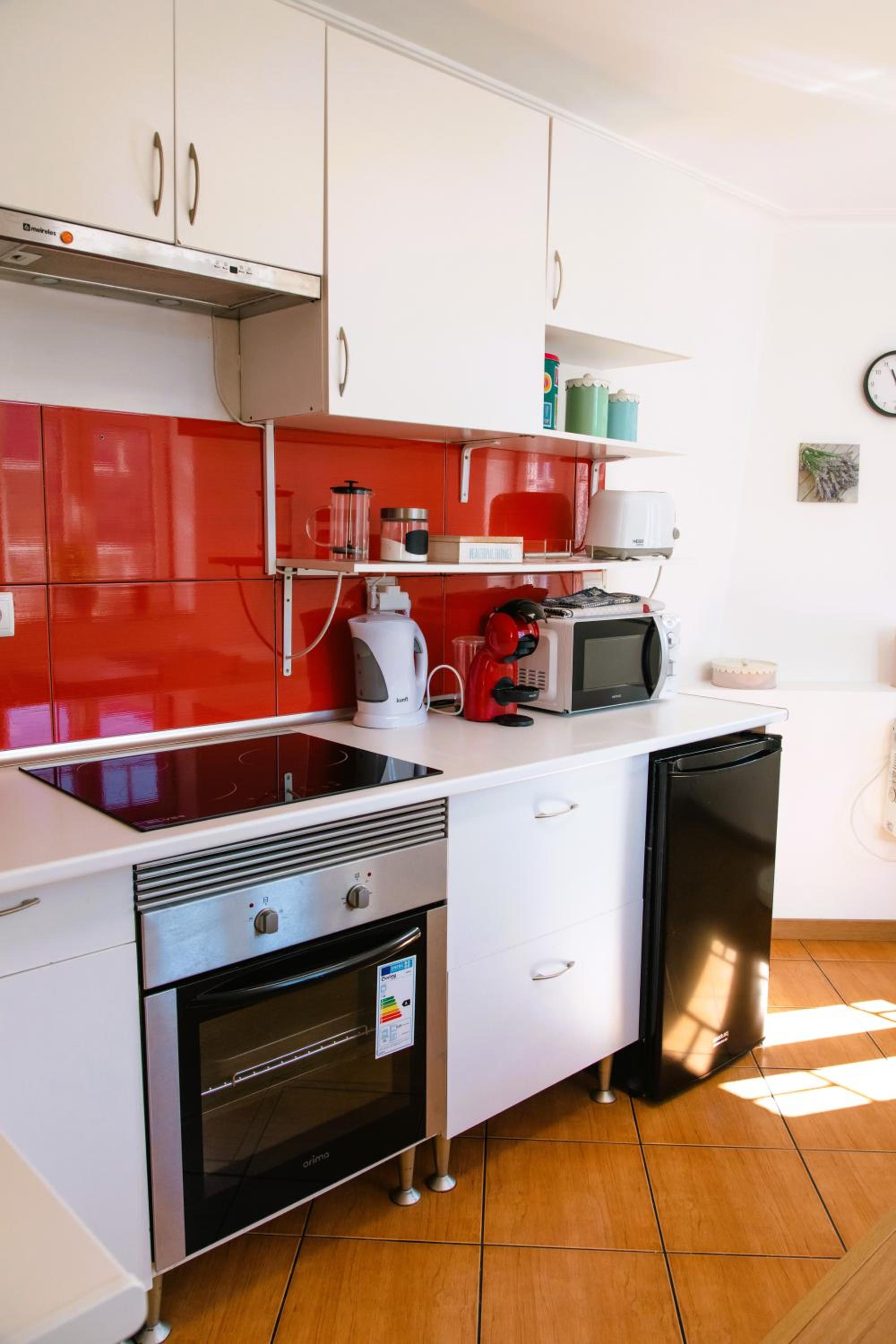 Apartment with Mountain View - Photo 8