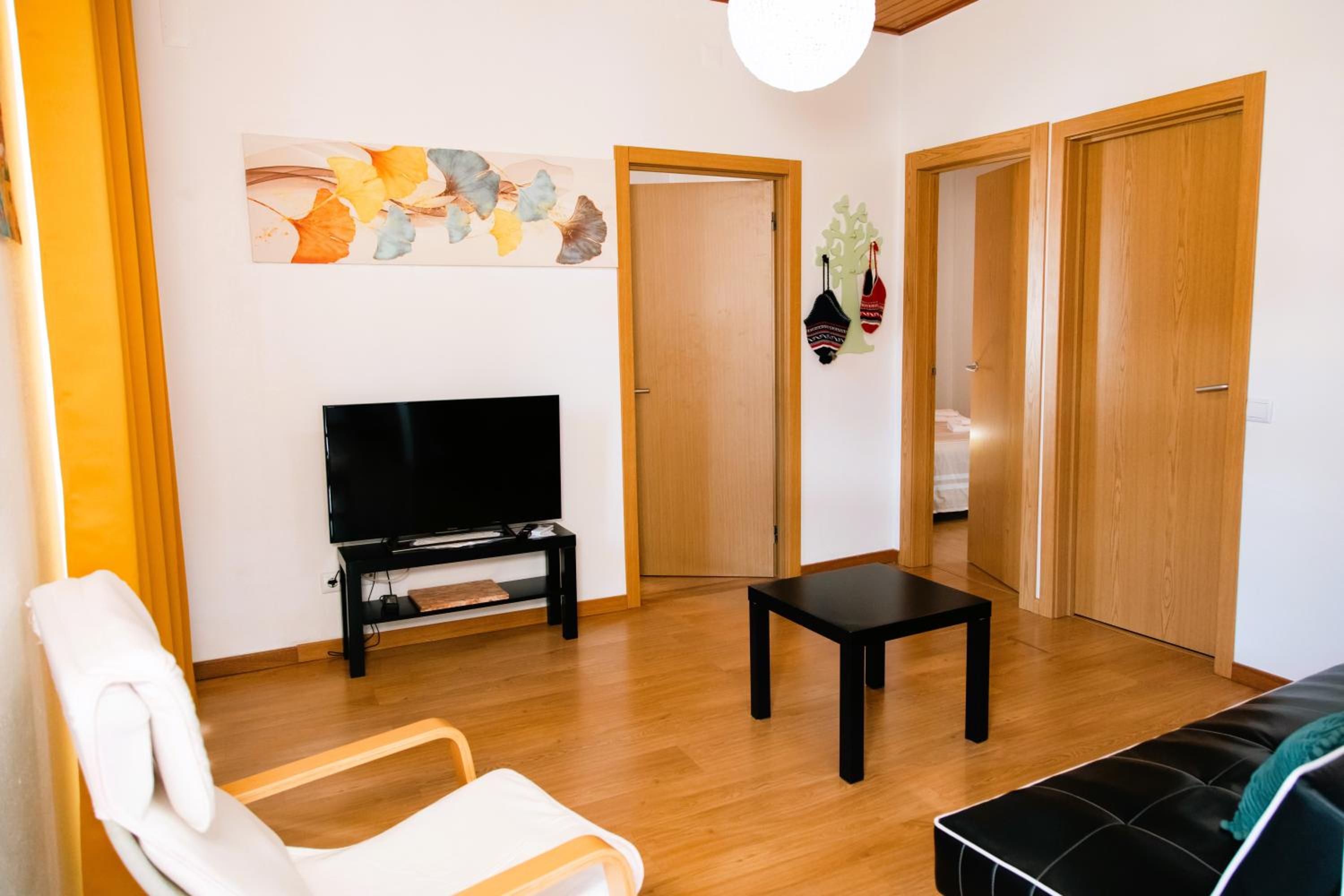 Apartment with Mountain View - Photo 7