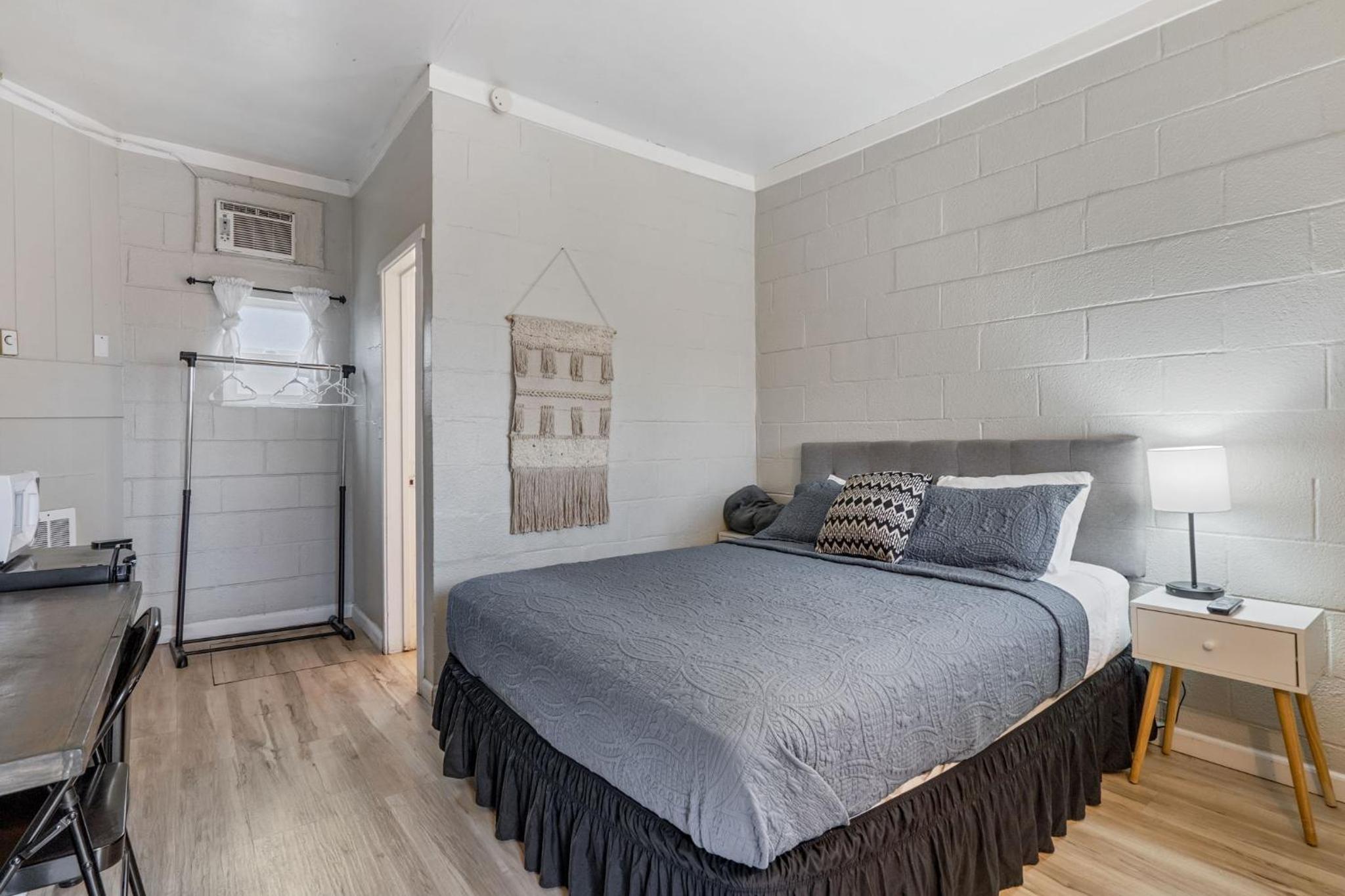 Budget Double Room photo 2