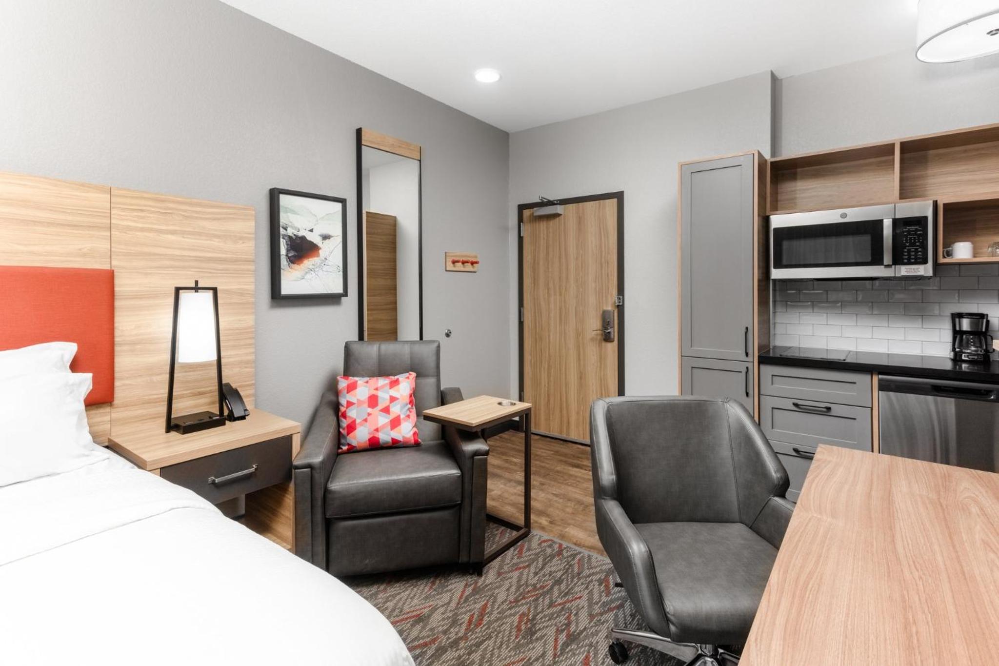 King Studio Suite - Photo 11