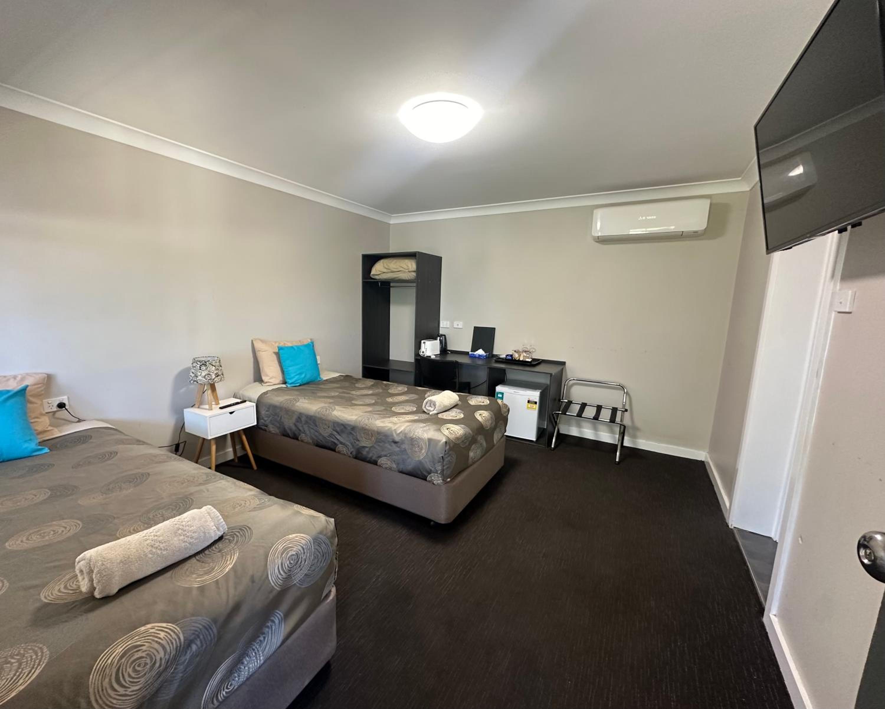 Standard Queen Room