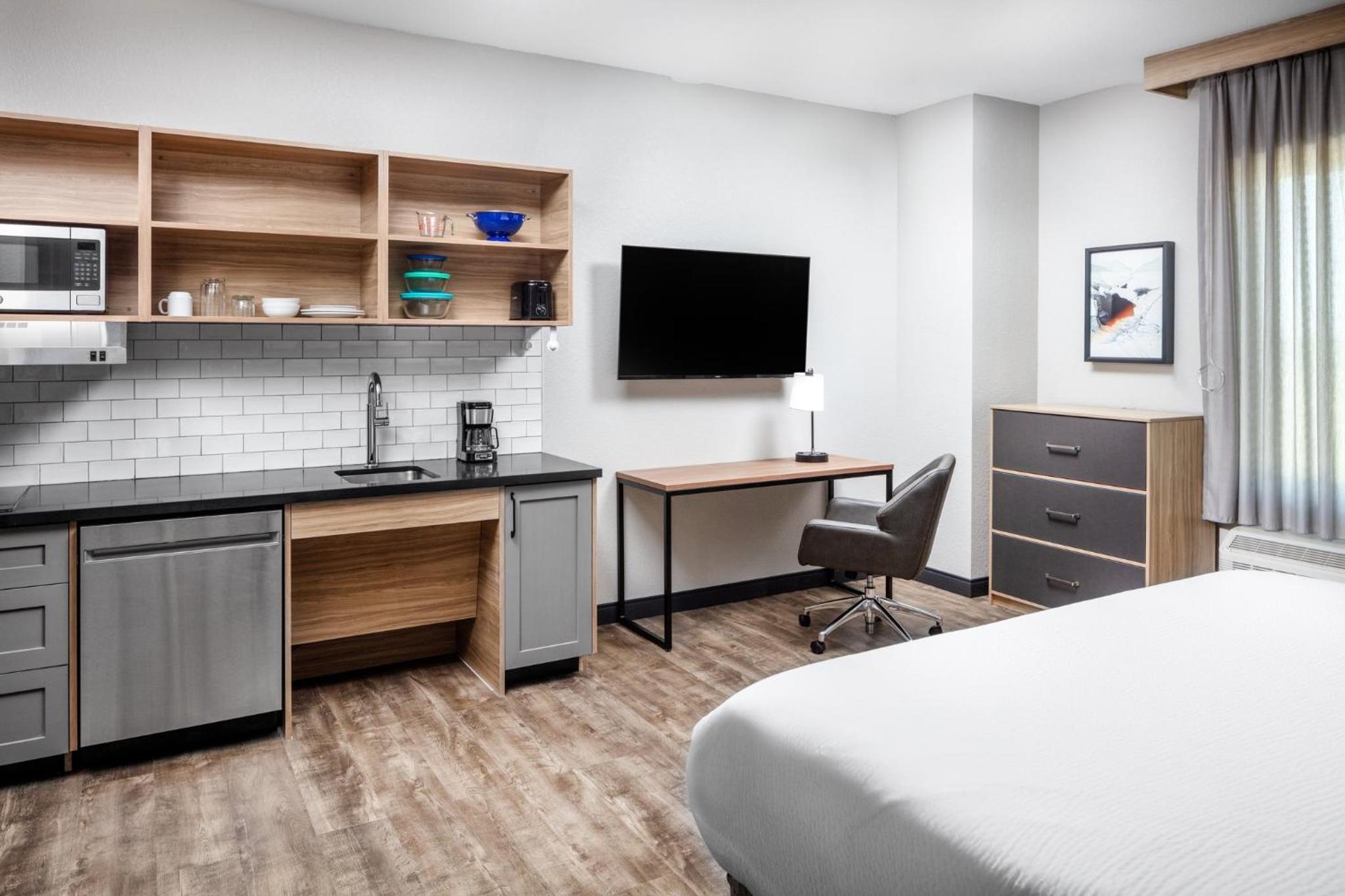 King Studio Suite with Bath Tub - Mobility Access - Photo 6