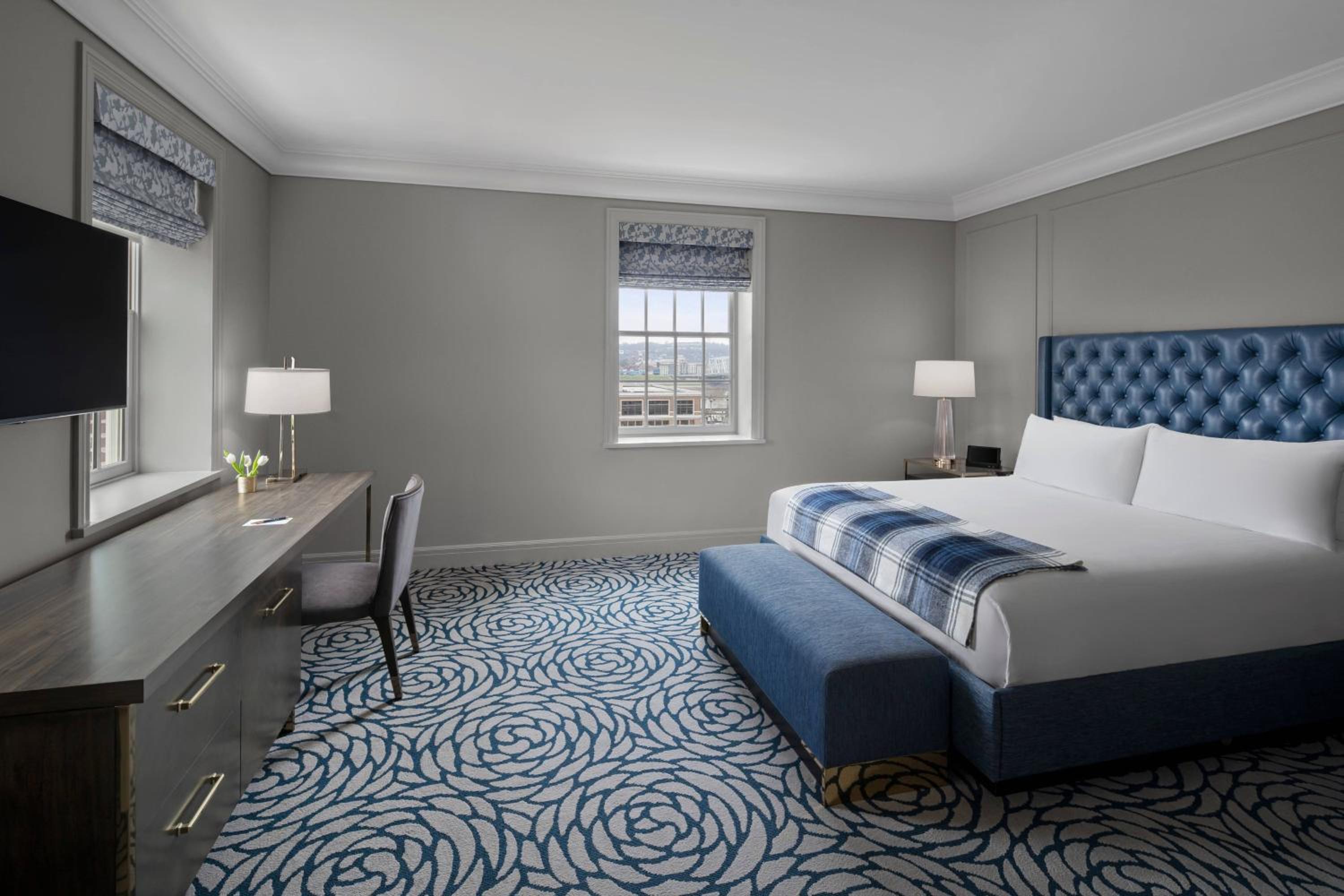 Larger Guest room, 1 King - Photo 1