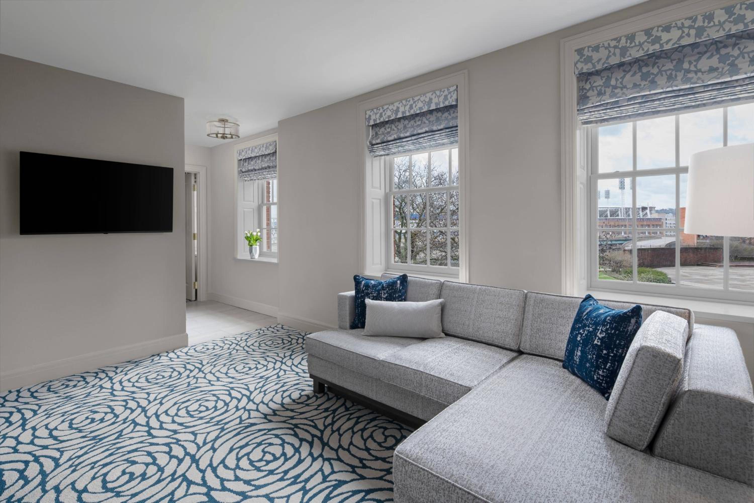Larger Guest room, 1 King - Photo 11