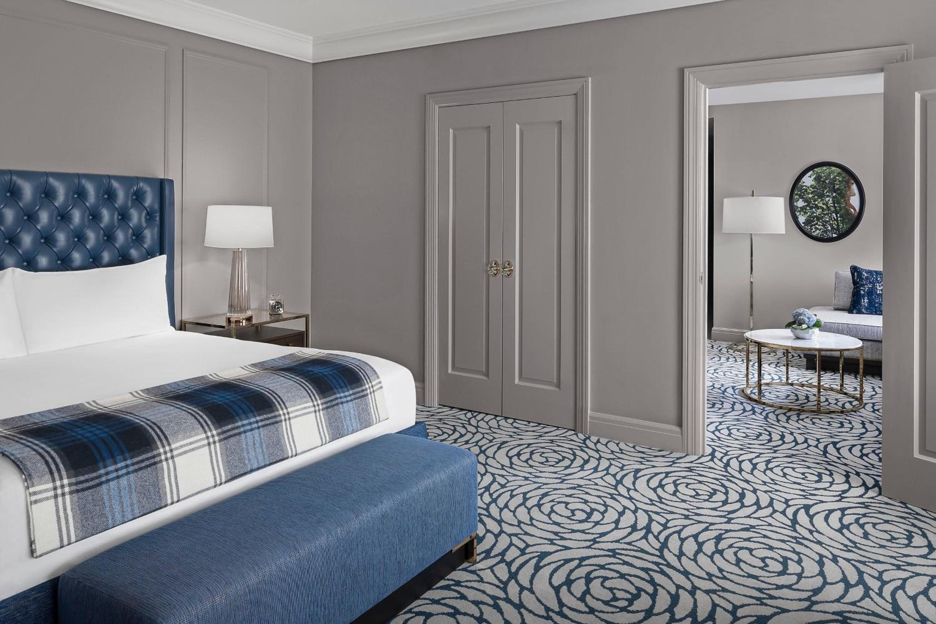 Larger Guest room, 1 King - Photo 9
