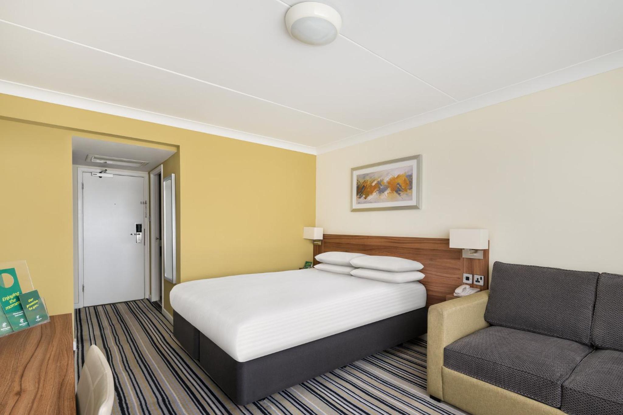 King Room with Sofa Bed