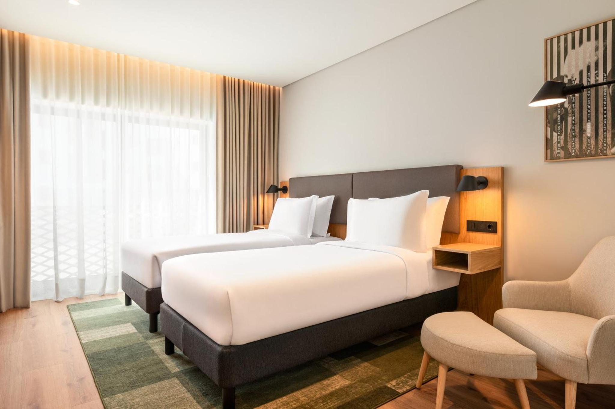 Standard Twin Room - Photo 4