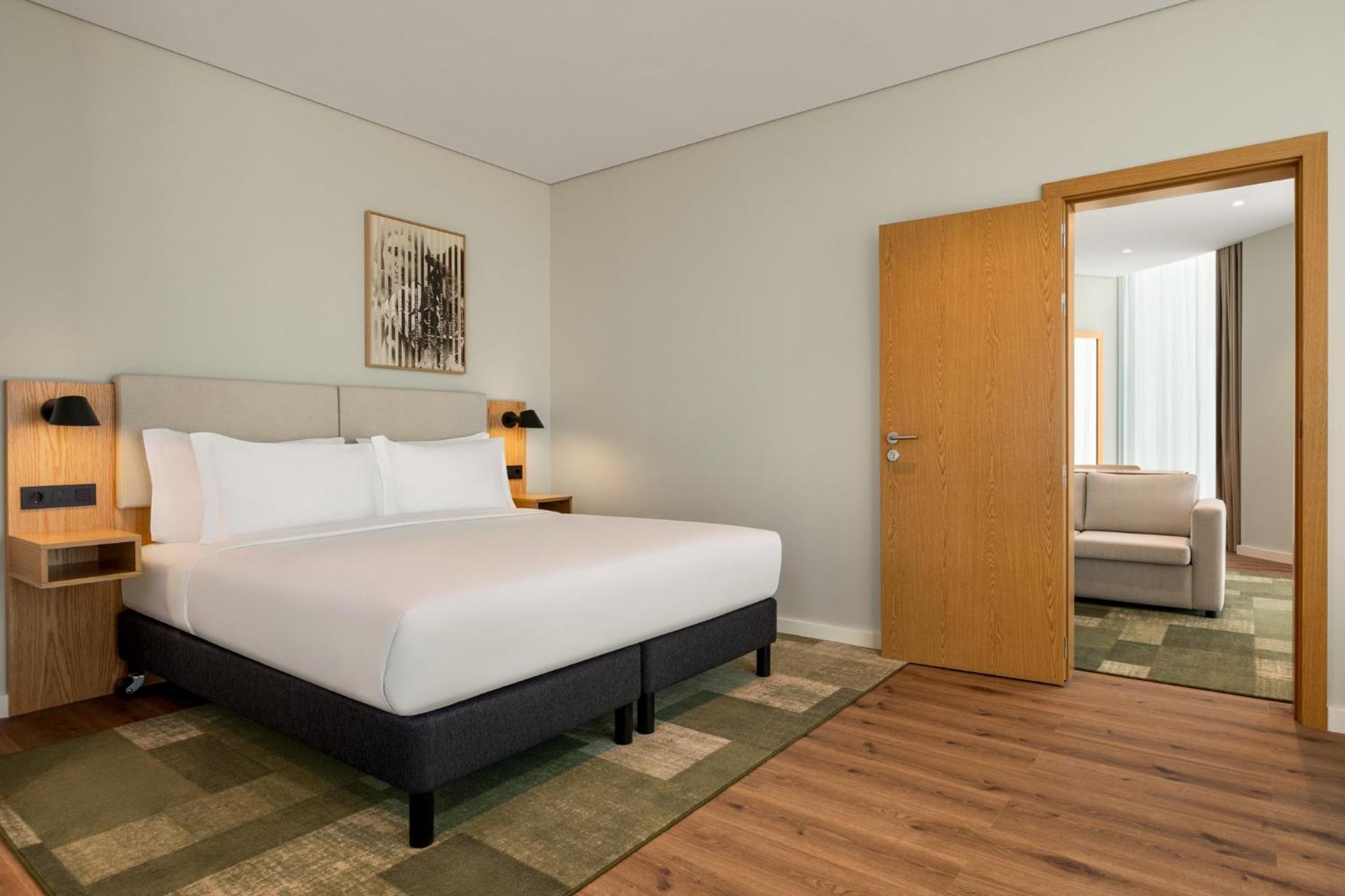 One-Bedroom Suite - Photo 7